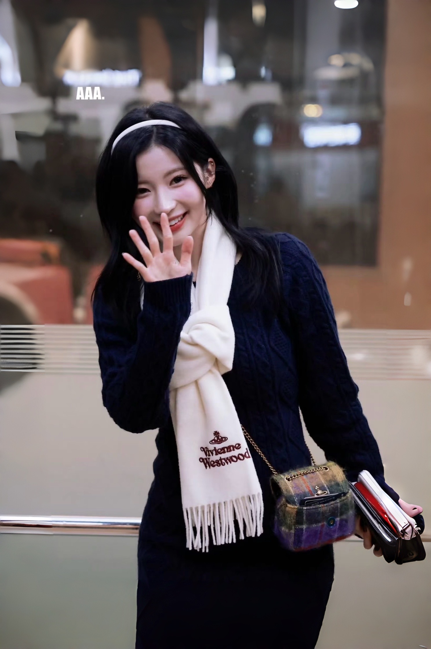 VIVIENNE WESTWOOD 西太后 羊毛圍巾 米白紅 黑紅 粉