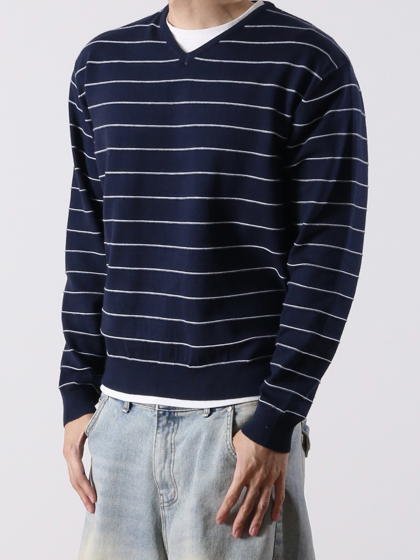 柔軟條紋V領針織衫