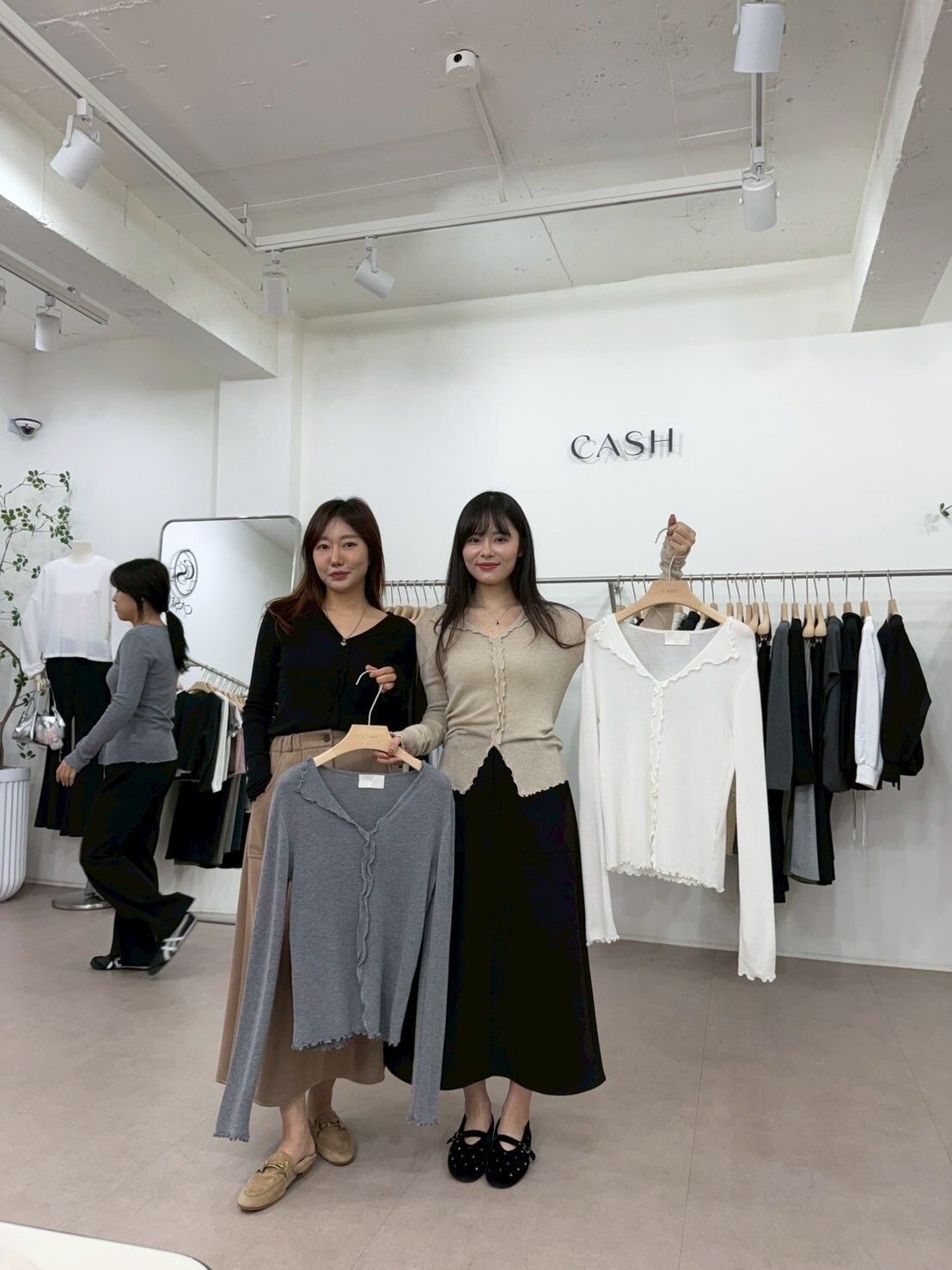 CA5114 薄身木耳邊長袖上衣