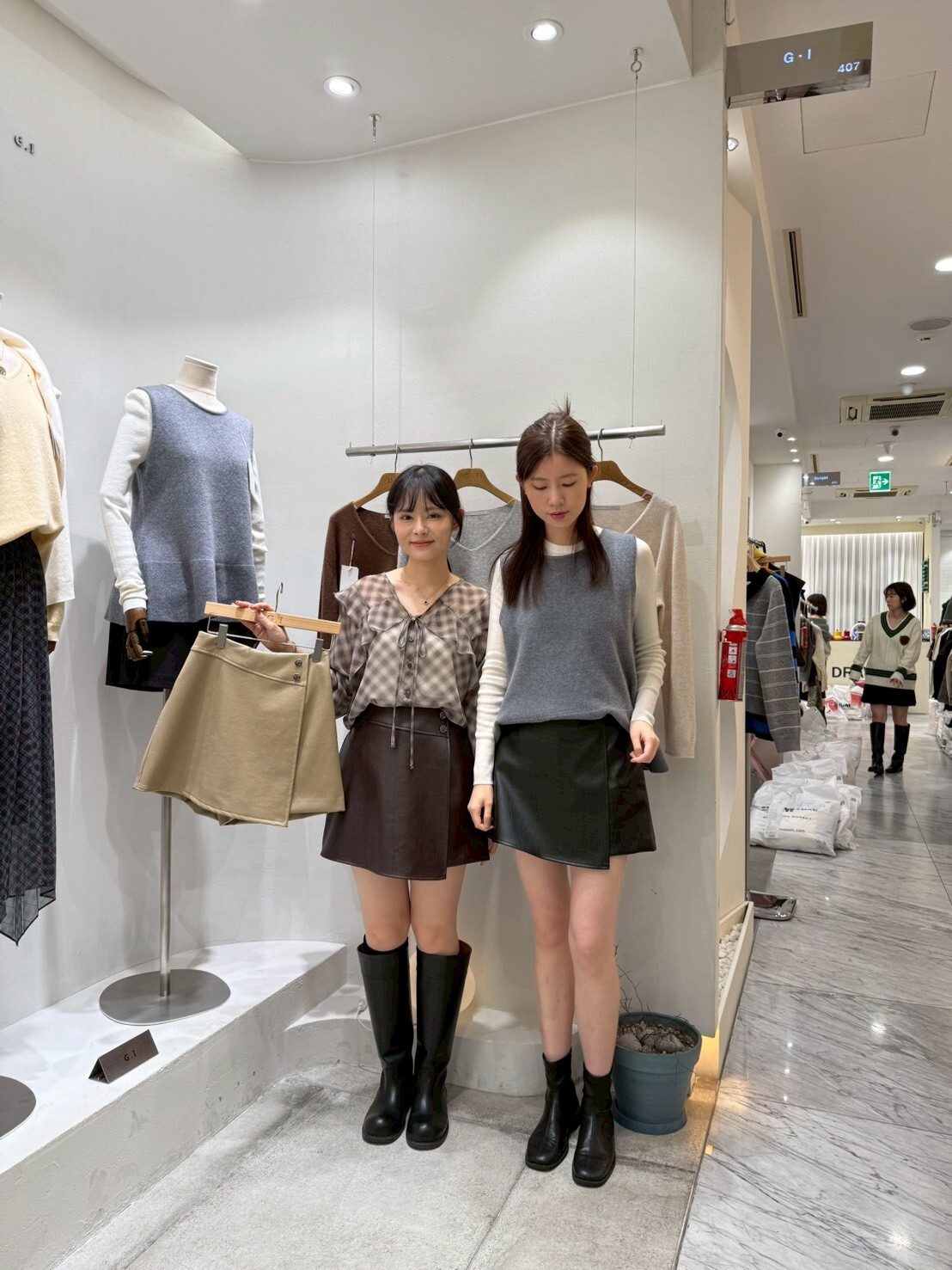 GI5122 前頁仿皮短裙