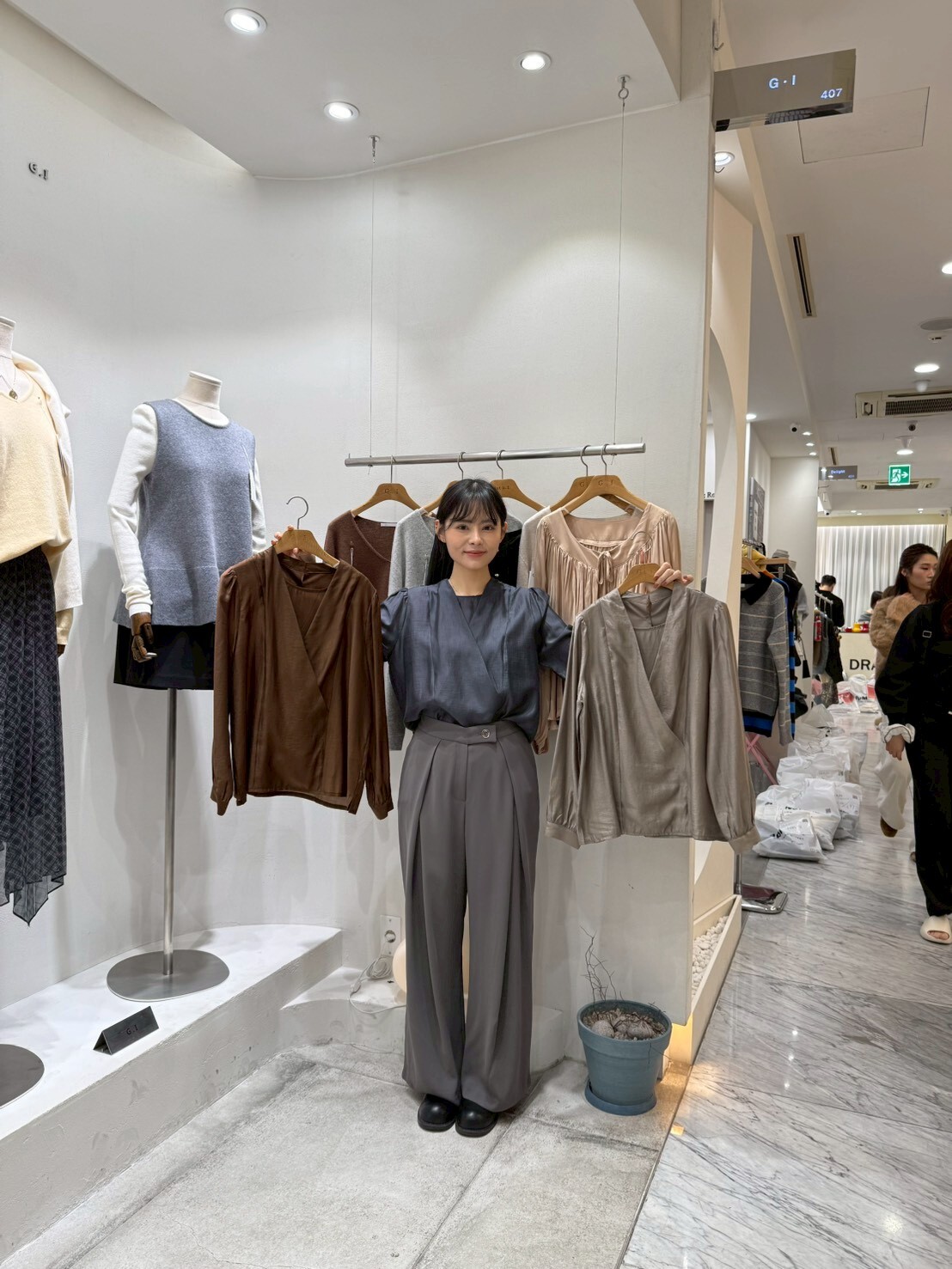 GI5108 女神層次V領雪紡衫