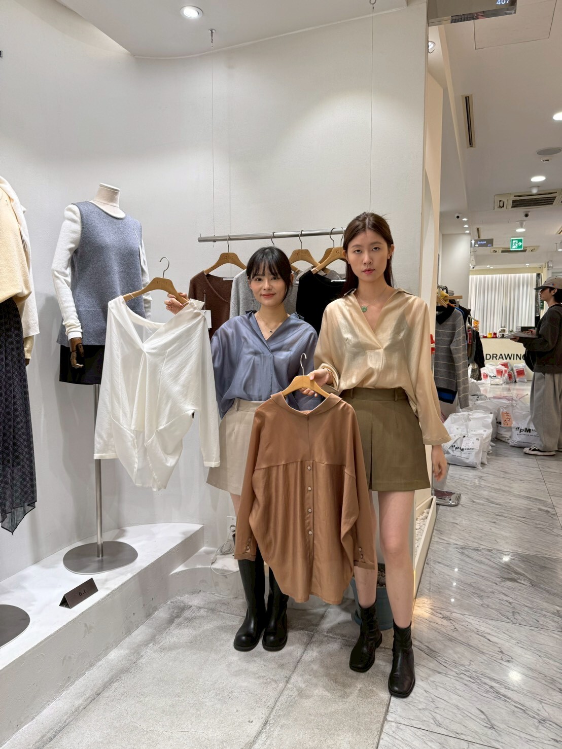 GI5117 光澤混絲開V上衣