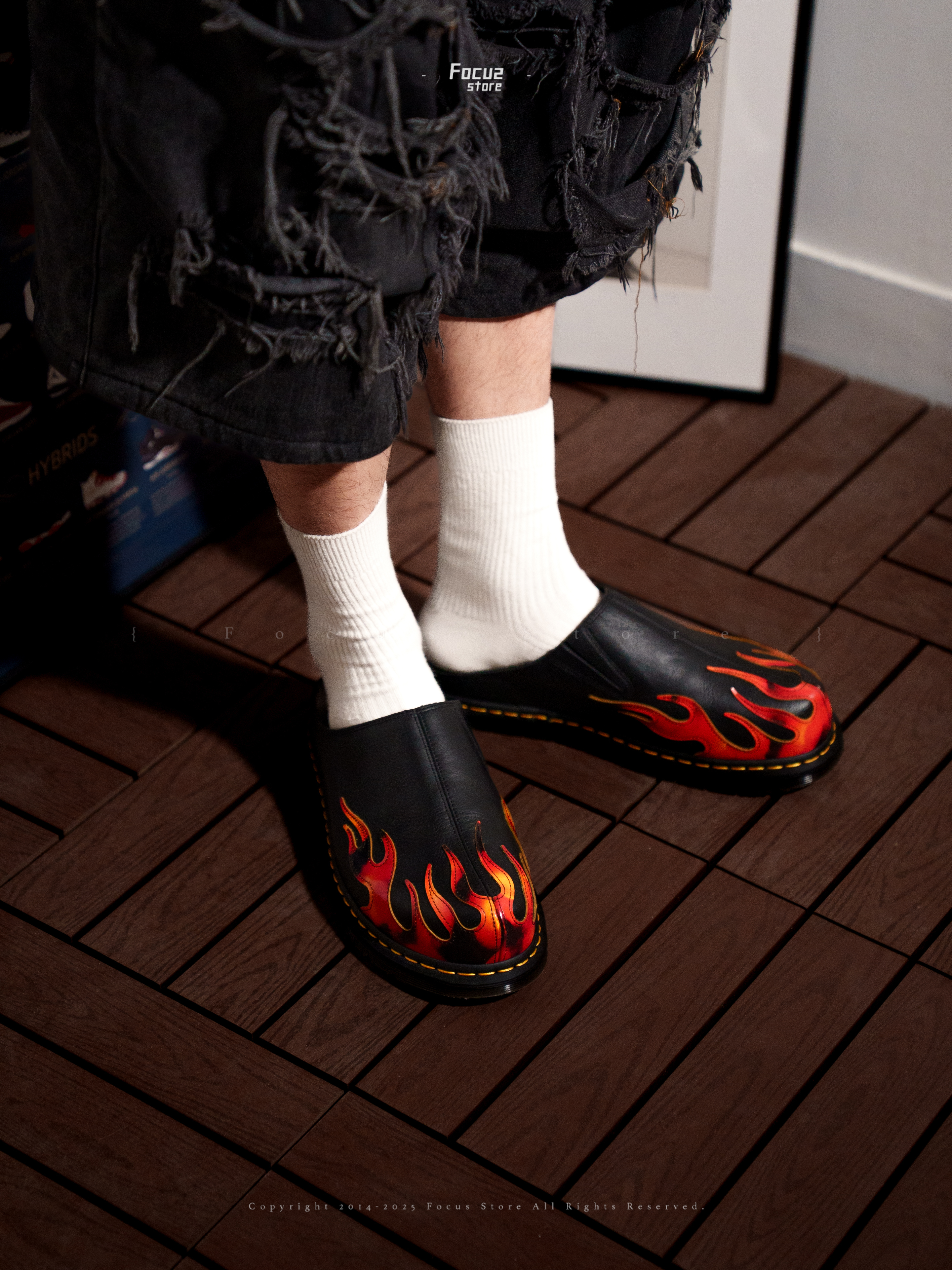 【Focus Store】預購 Dr. Martens San Flame Mules "Black / Vibrant Red" 黑紅 火焰 41605001