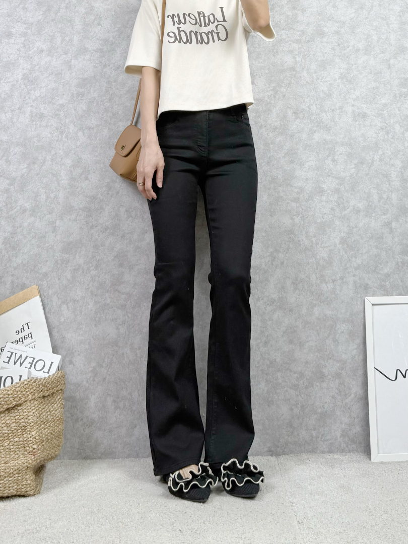 修飾力、彈性度、顯瘦感通通到位的喇叭褲 ⚡️搶現貨⚡️