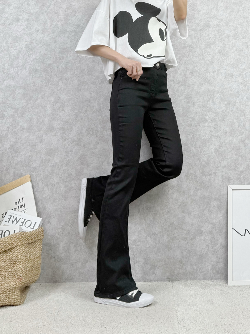 修飾力、彈性度、顯瘦感通通到位的喇叭褲 ⚡️搶現貨⚡️