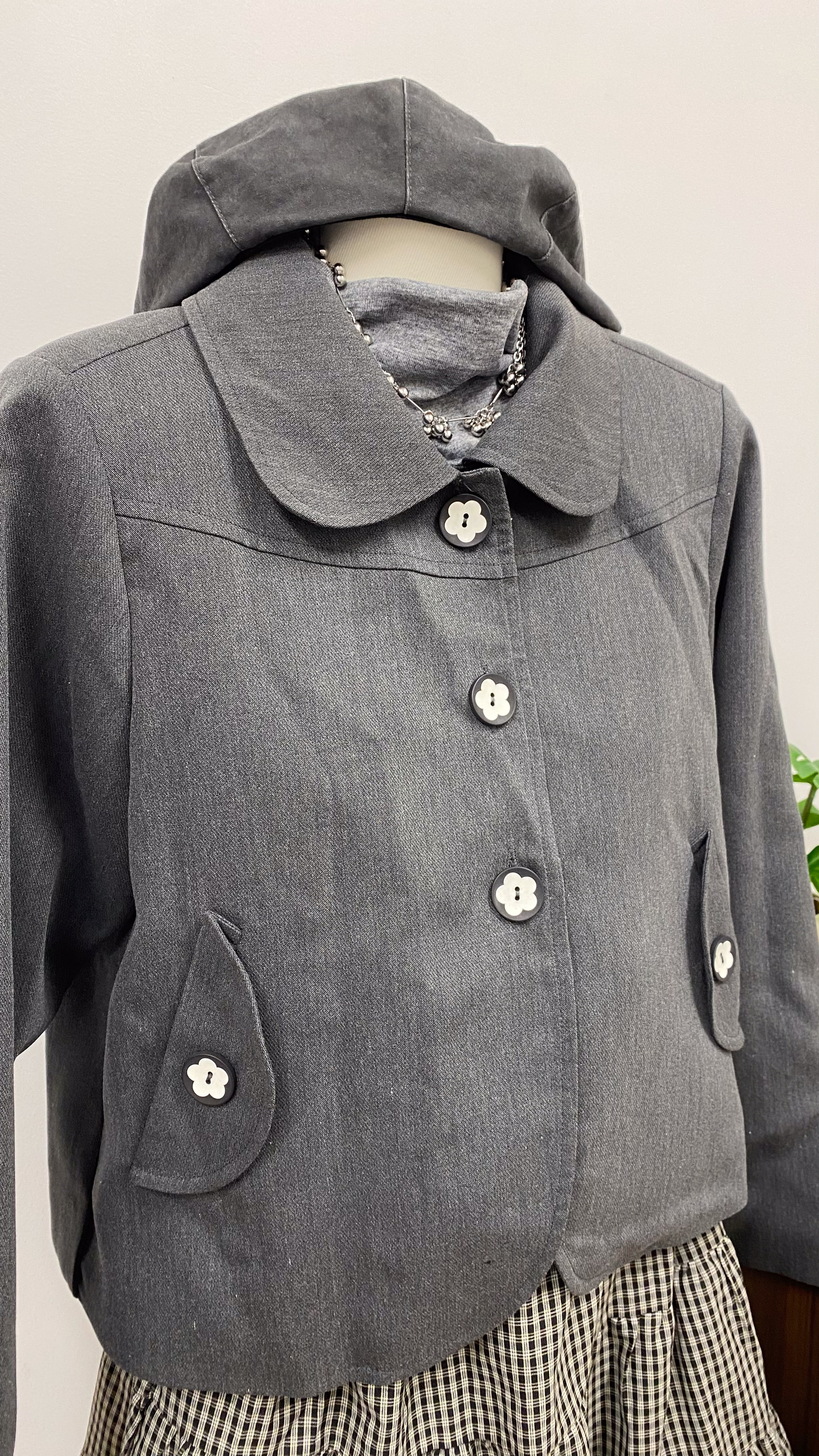 花花扭扣西裝短身外套