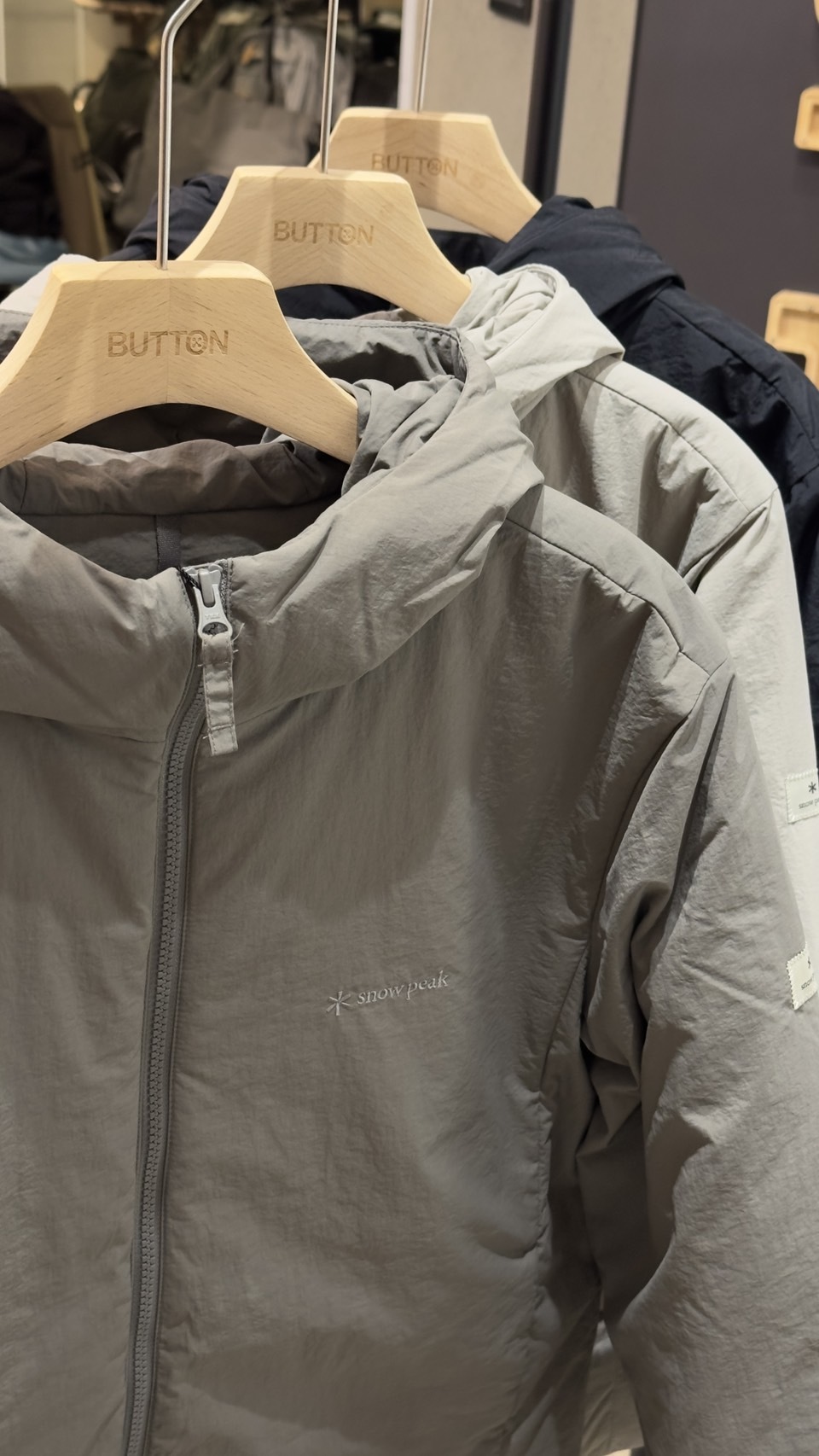 【現貨】snow peak Land Hood Light Down Jacket 手臂布標 防水 羽絨外套 S25WMGDJ50