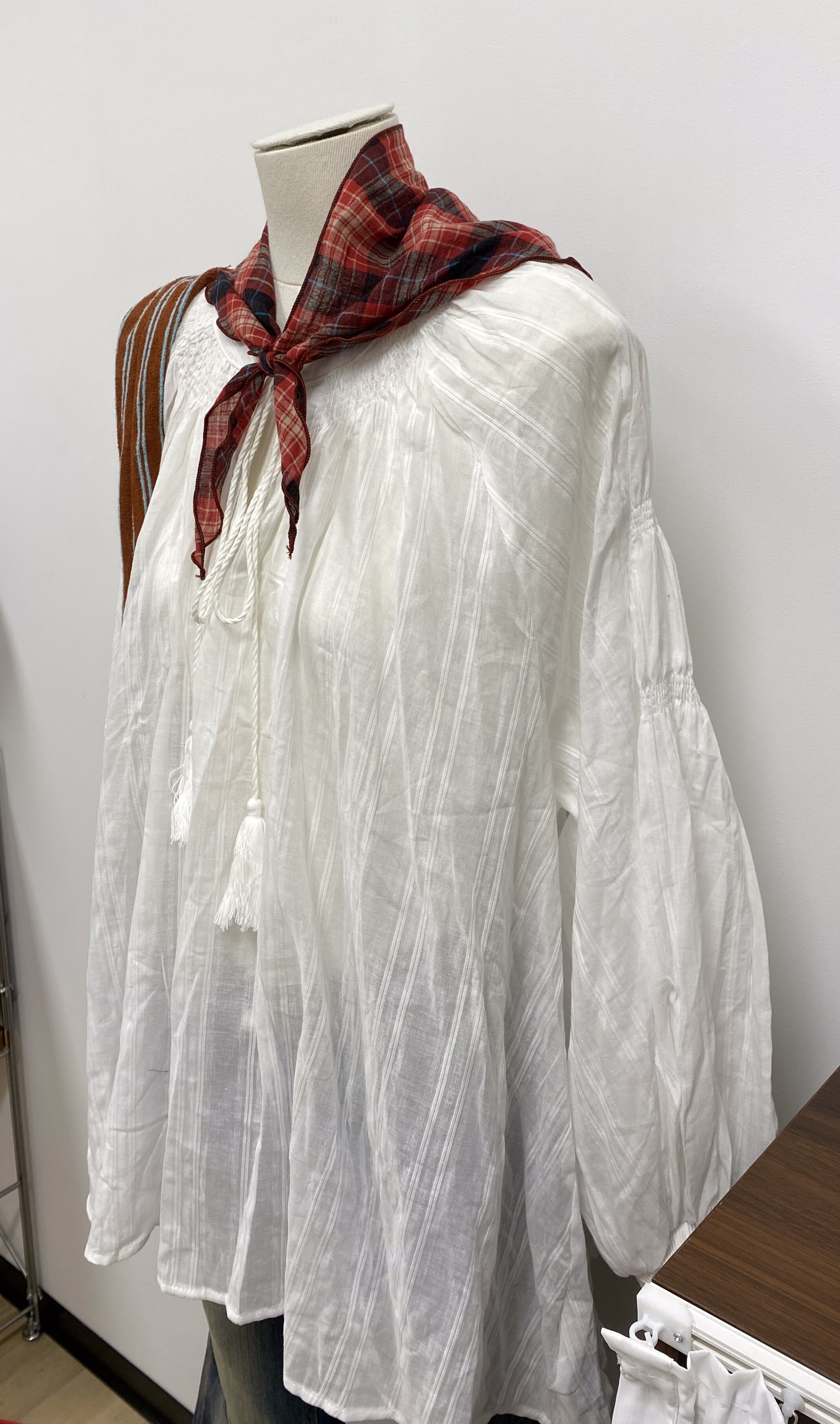 簡約白色束袖TOP