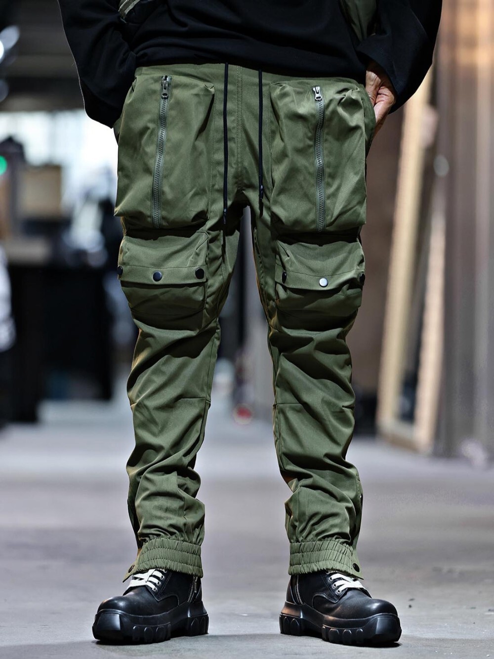 按扣式口袋綁帶慢跑褲