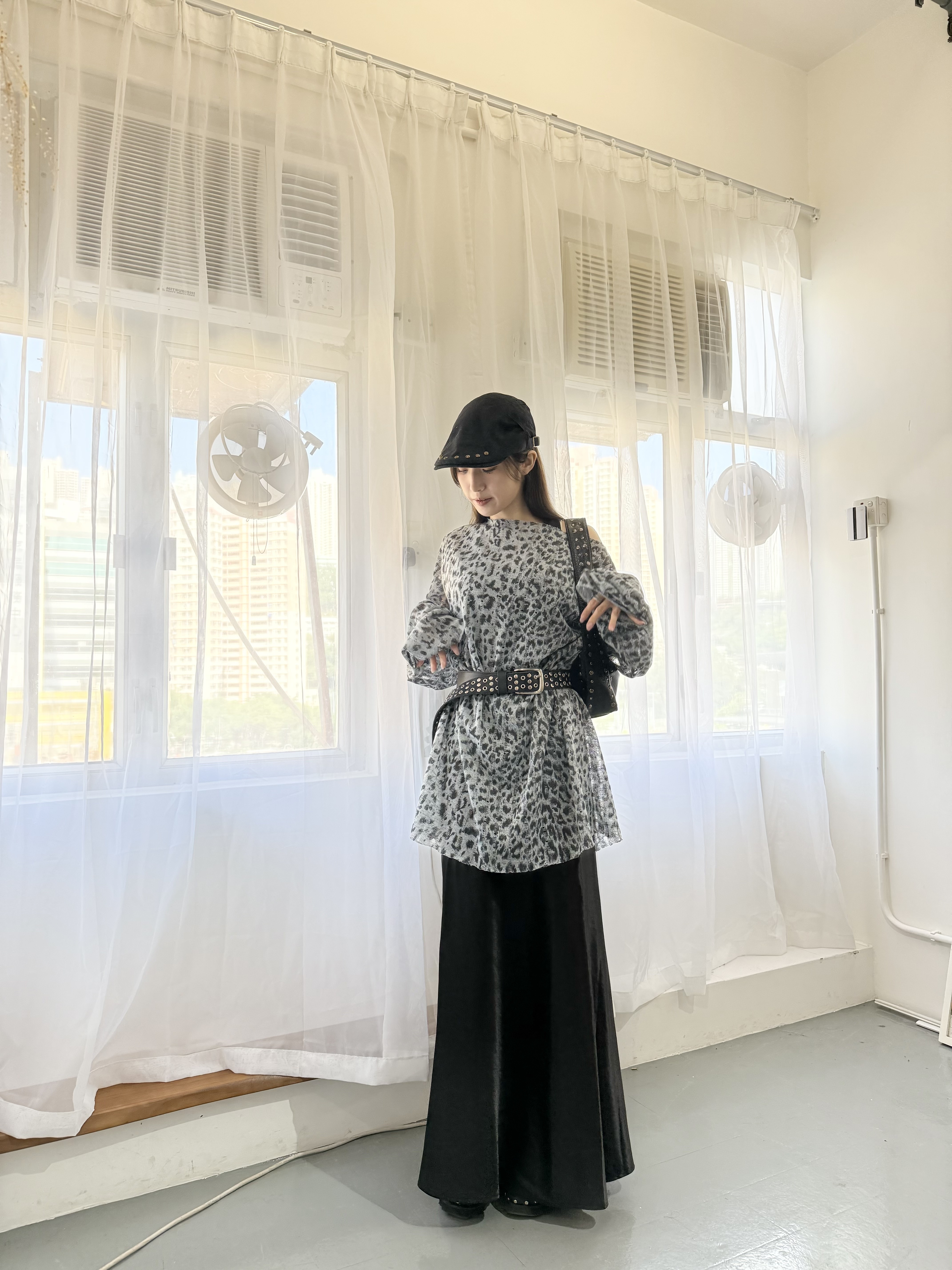 斜肩破爛感豹紋OVERSIZE Top