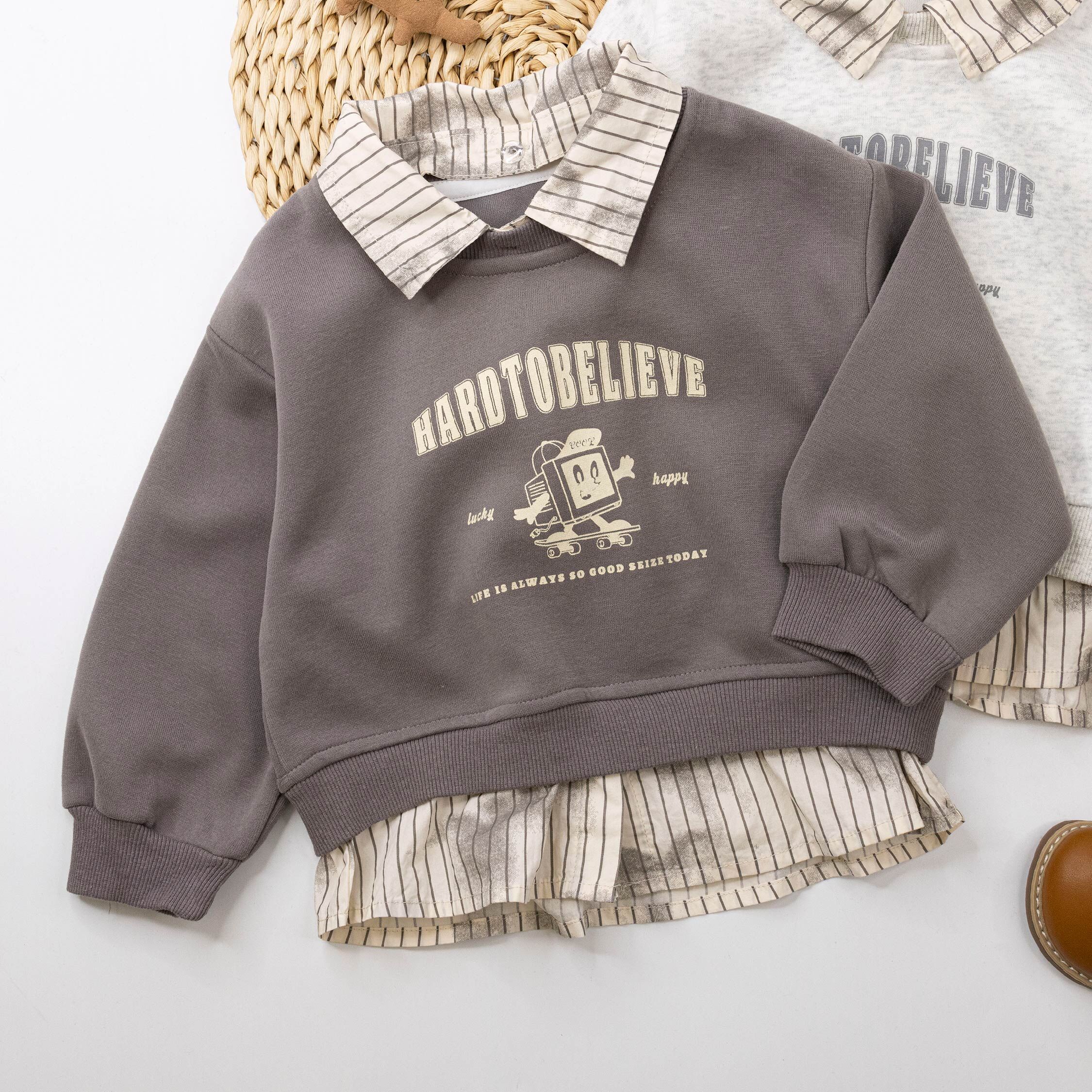 【H55156】逗趣溜滑板拼領假兩件上衣＊二色