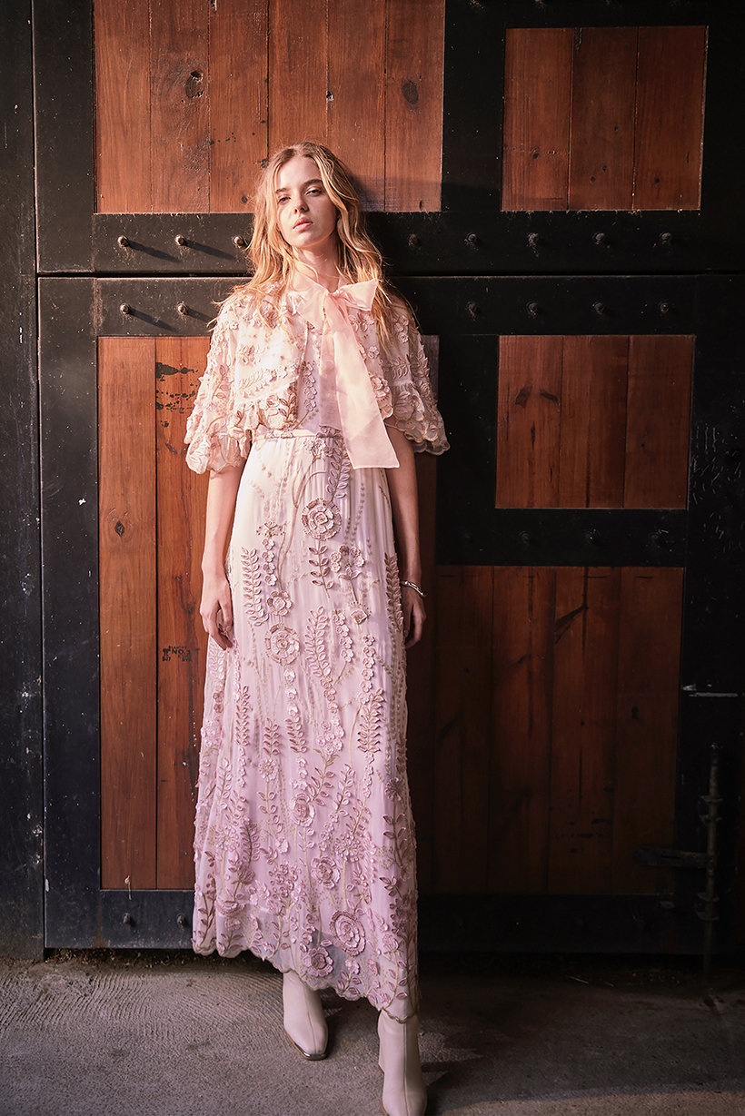 BE15120E1 玫瑰序曲浪漫宮廷香檳金繡線洋裝 (附披肩)