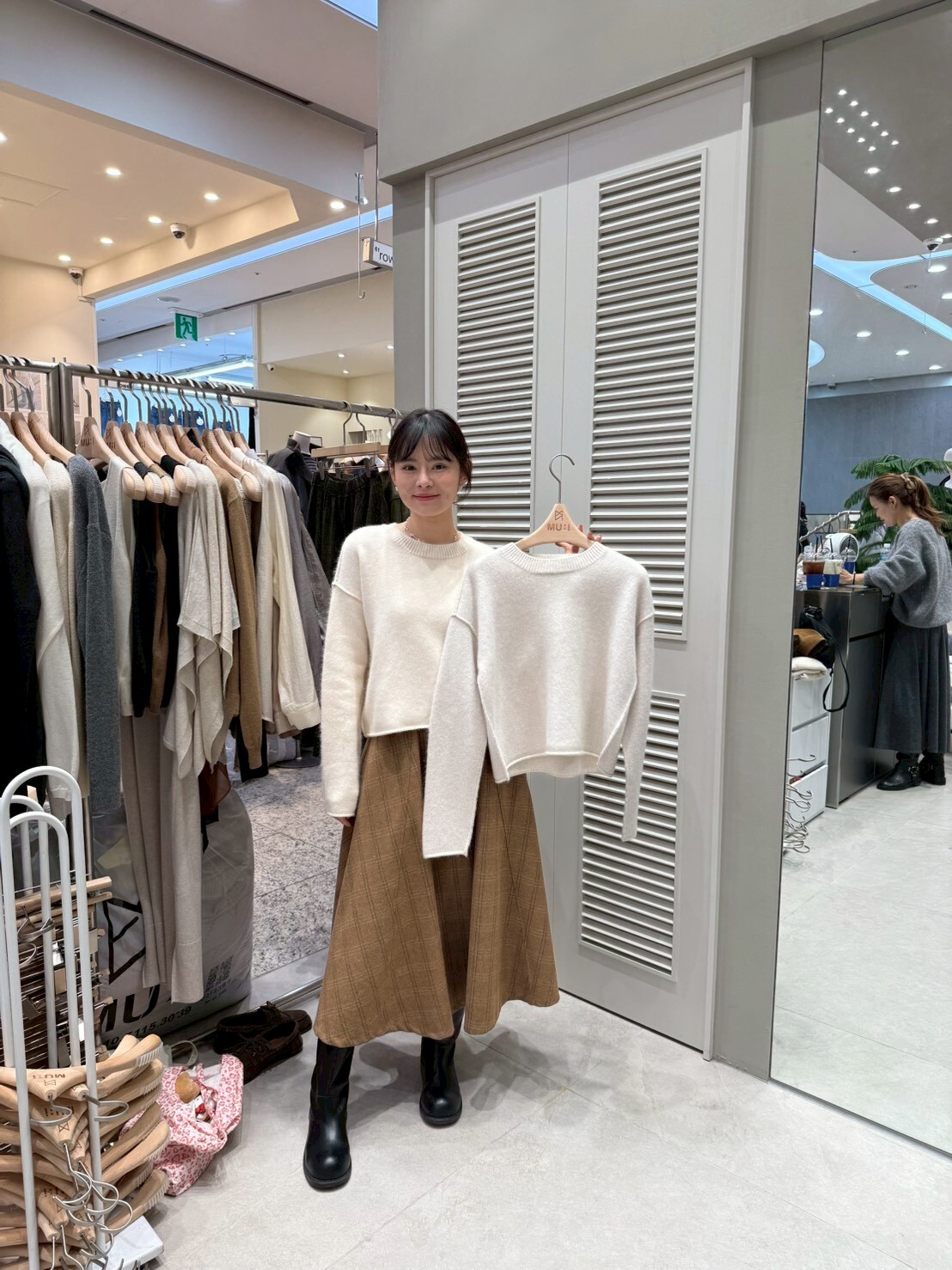 MU5125 外縫邊圓領長袖羊毛上衣