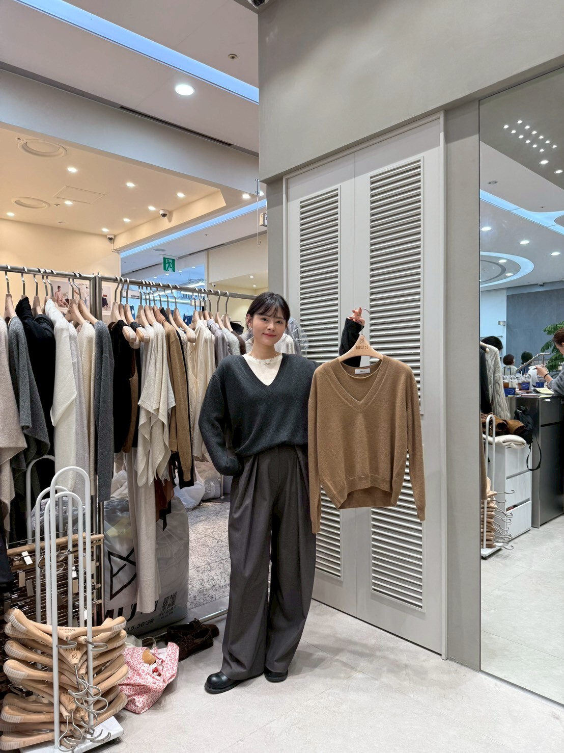 MU5135 純羊毛V領上衣