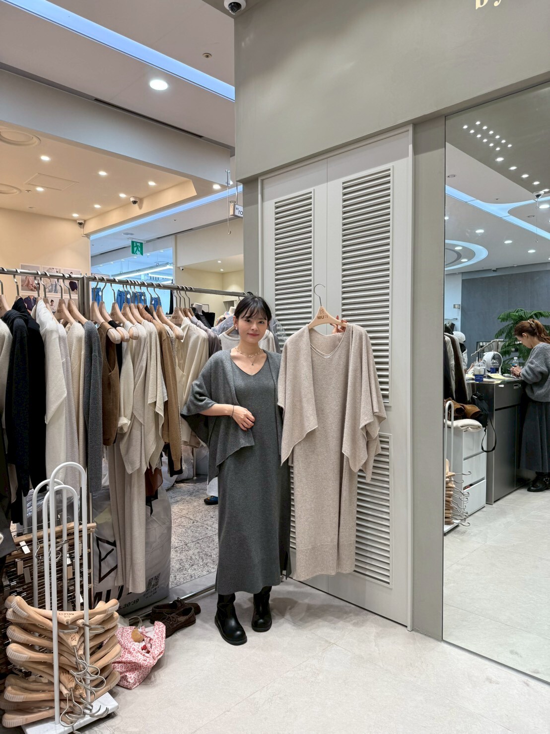 MU5147 羊毛V領長裙