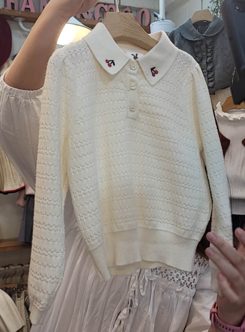 HCB10T008WE 奶油白車厘子領針織鏤空上衣