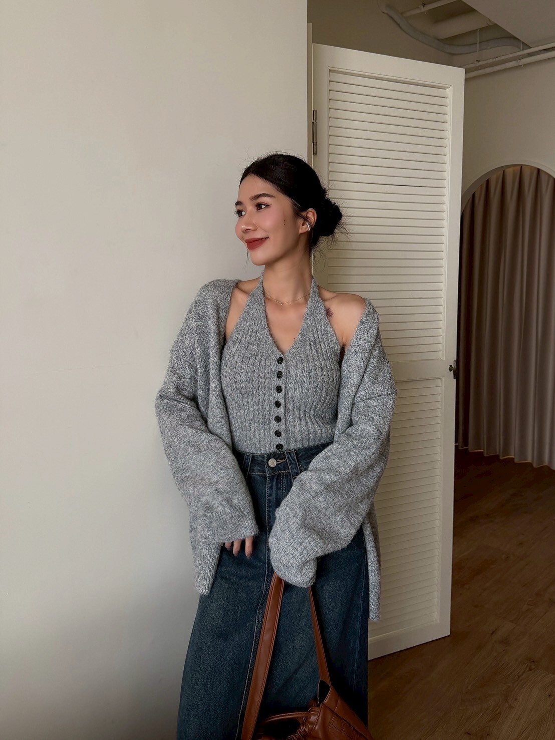 慵懶繞脖露背針織套裝