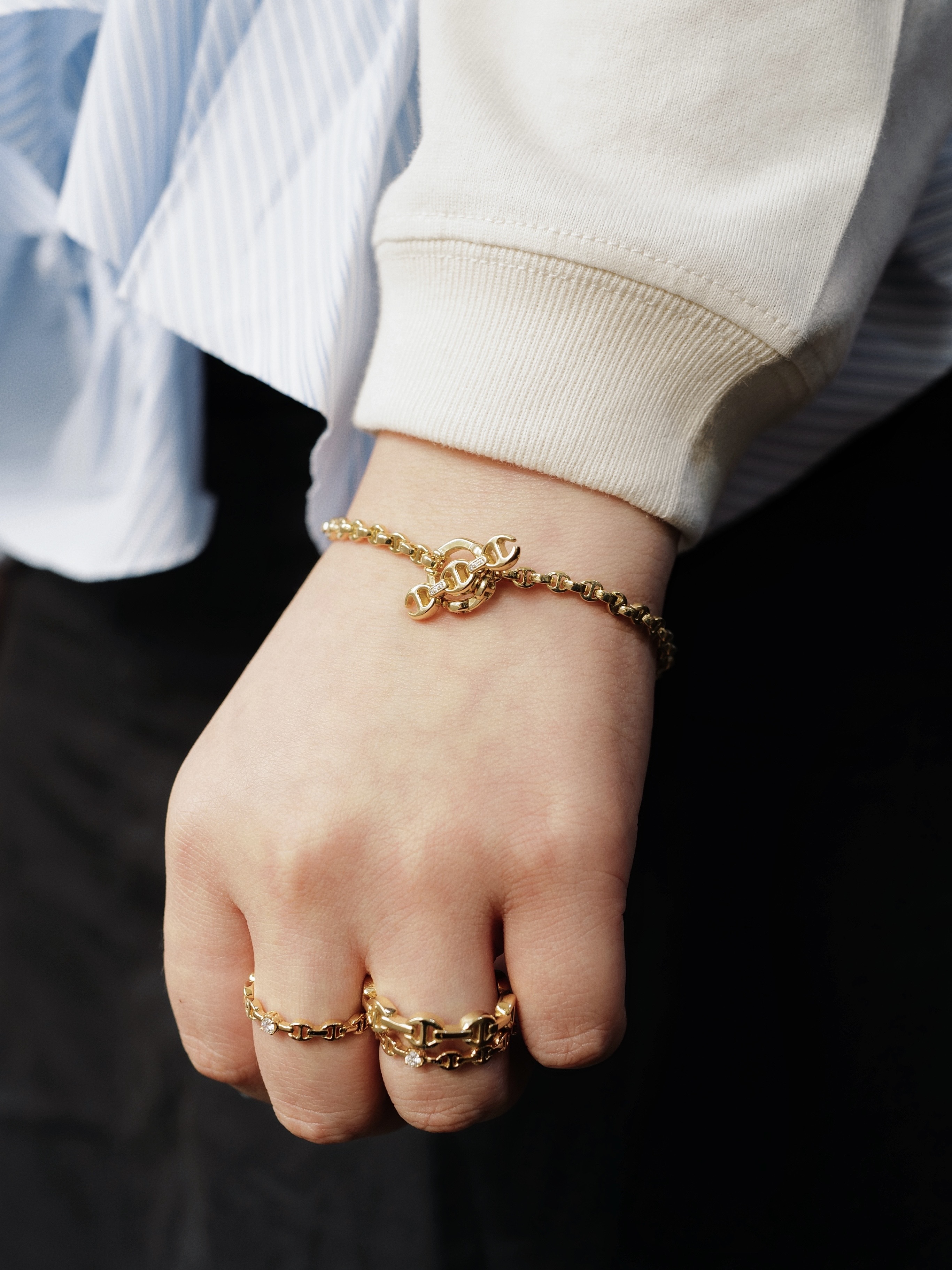 HB057-YGWD MICRO OPEN-LINK BRACELET 18K Yellow Gold Micro Open-Link Bracelet wWhite Diamond Toggle