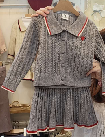 HCB10SE010GY HANA COCO-紅藍邊撞色白麻花編織學院風套裝