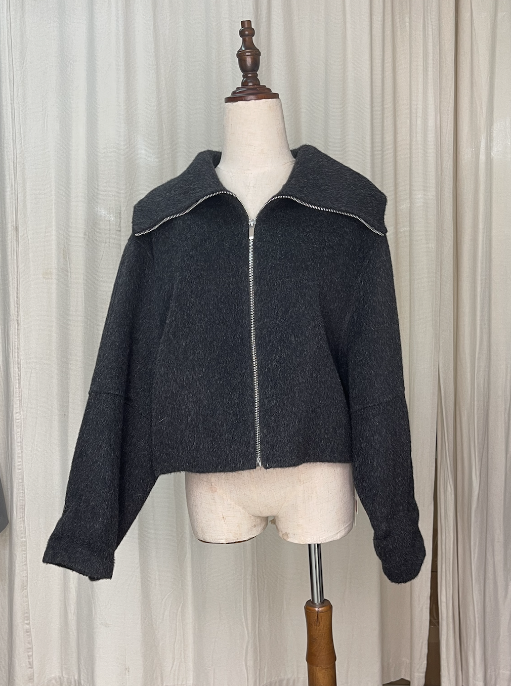 PYAPL/ LHH / LLL 深灰色短版羊毛外套