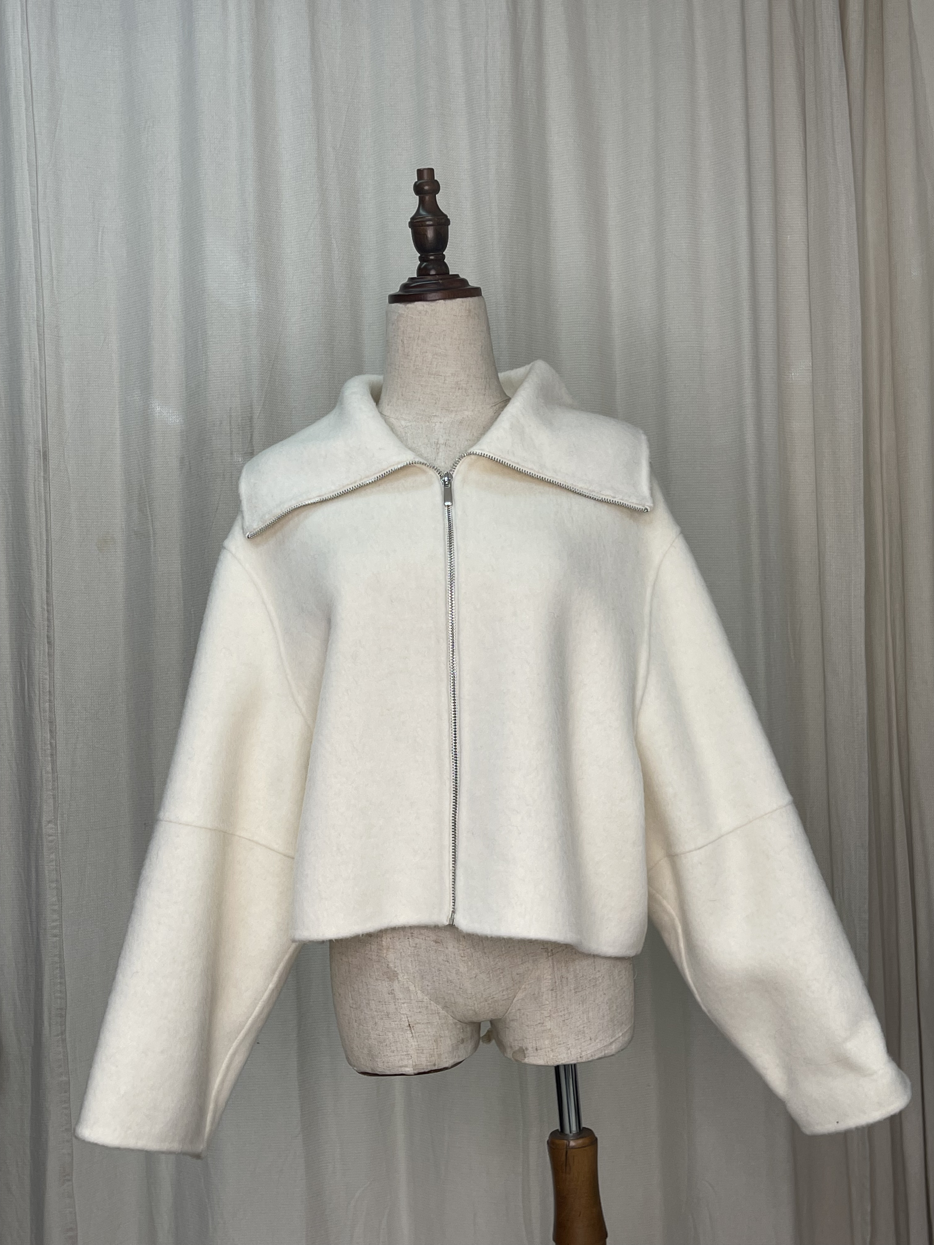 PYAPL/ LHH / LLL 米白色短版羊毛外套