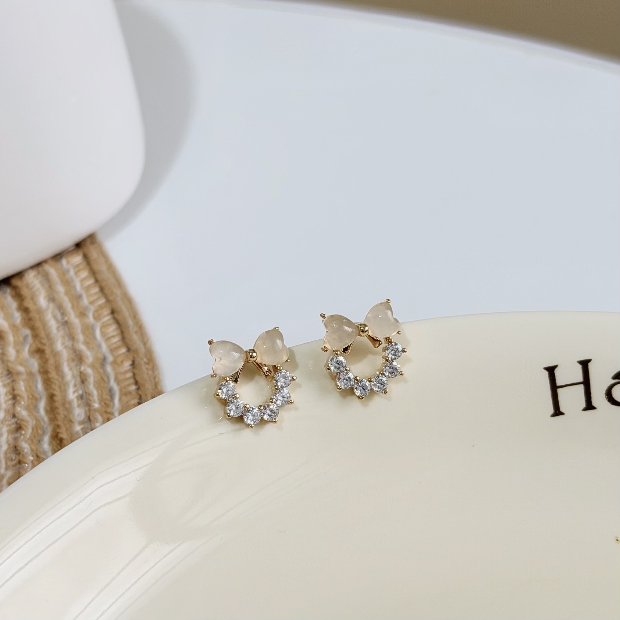 C182水晶排鑽蝴蝶結耳針