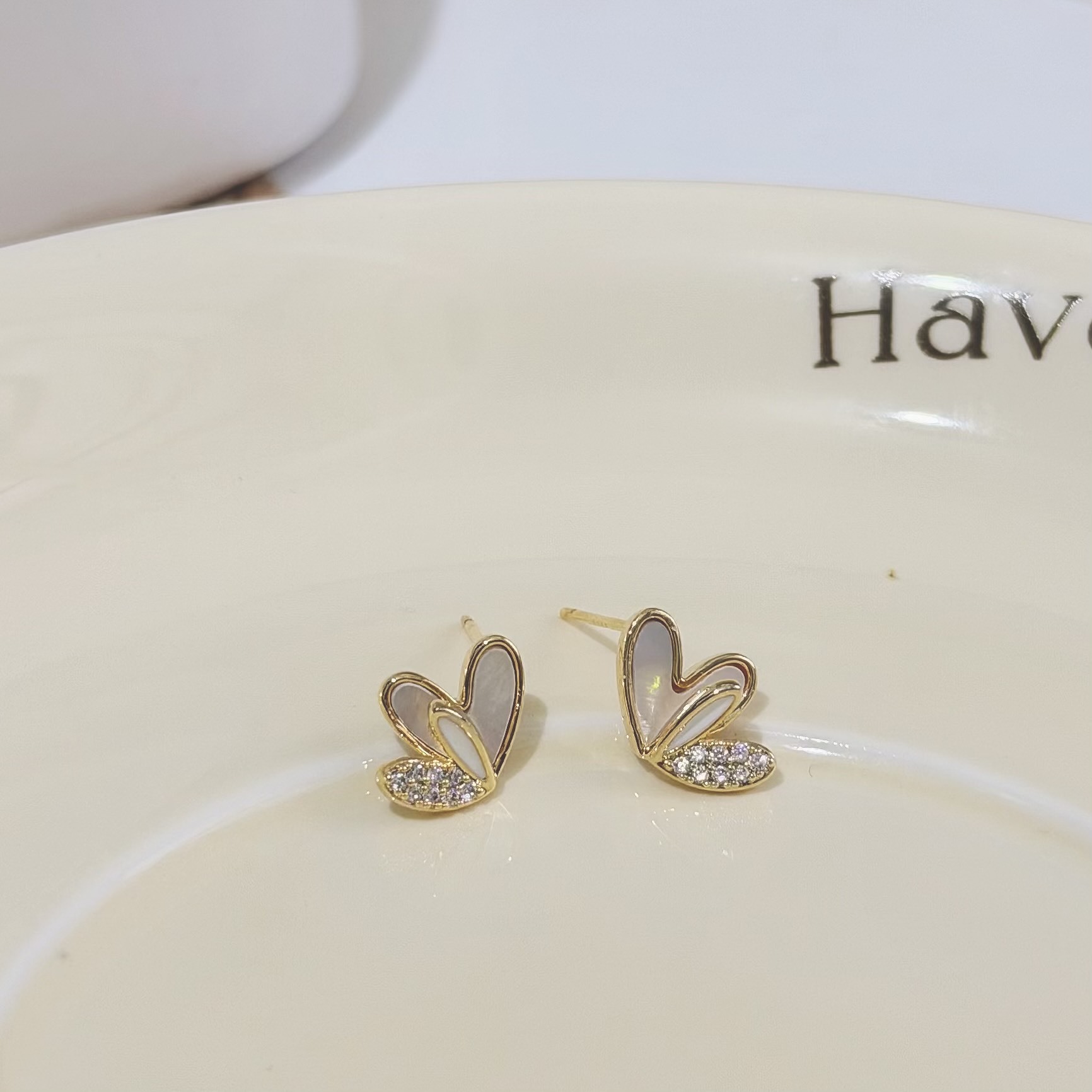 C184白貝排鑽愛心耳針