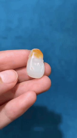 1015252 和田玉籽料紅皮吉祥如意