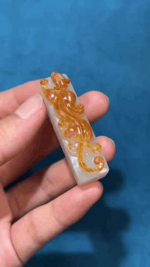 1015253 和田玉籽料紅皮螭龍納福