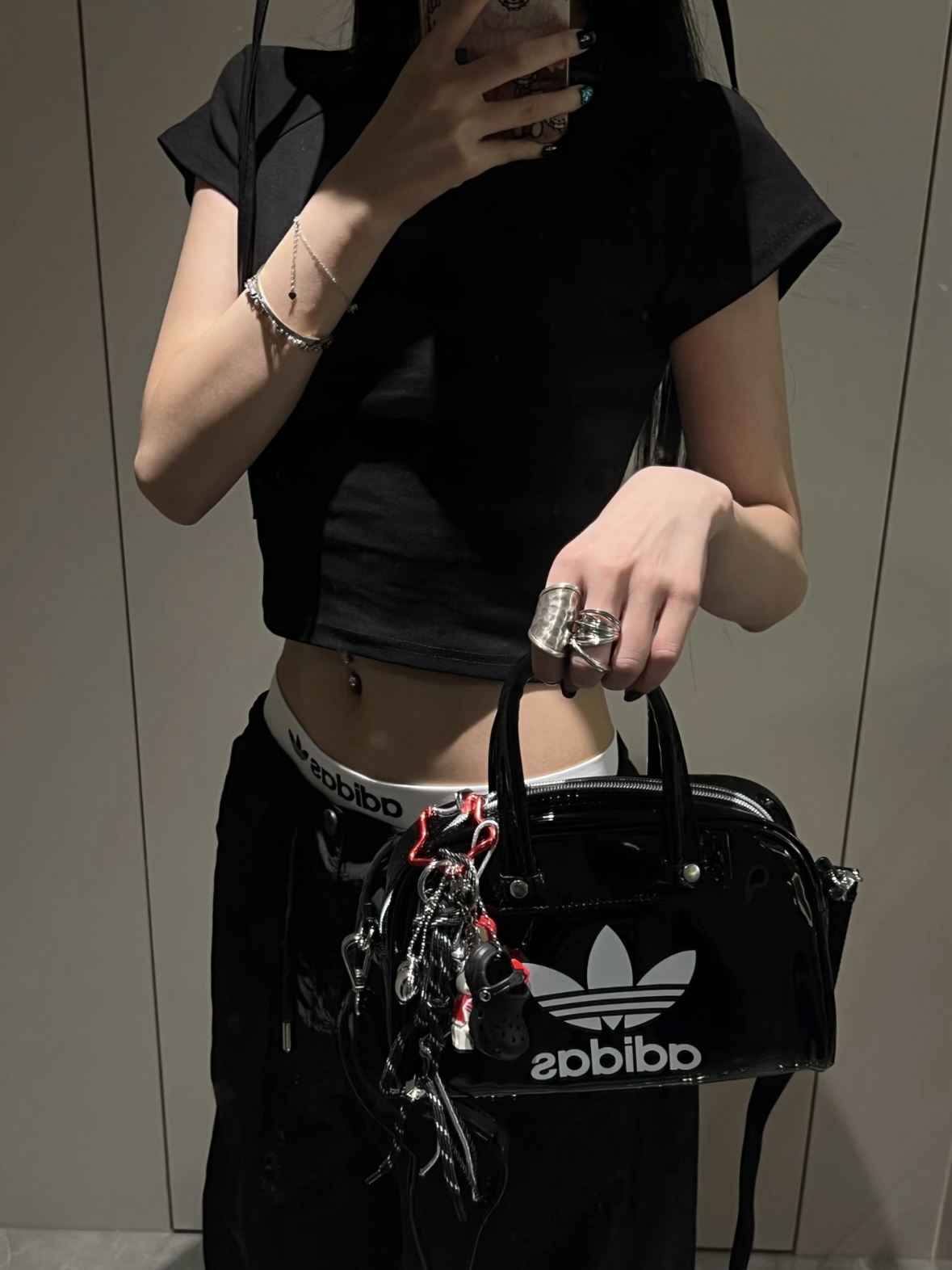 Adidas Originals 果凍 保齡球包 黑 黑白 漆皮亮面 肩背 手提 IX7498