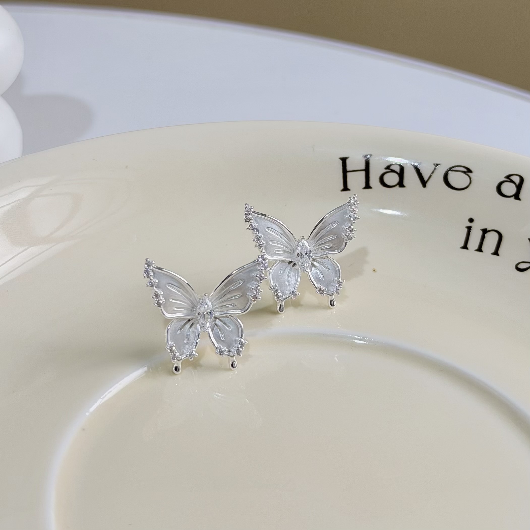 C186排鑽壓紋蝴蝶耳針