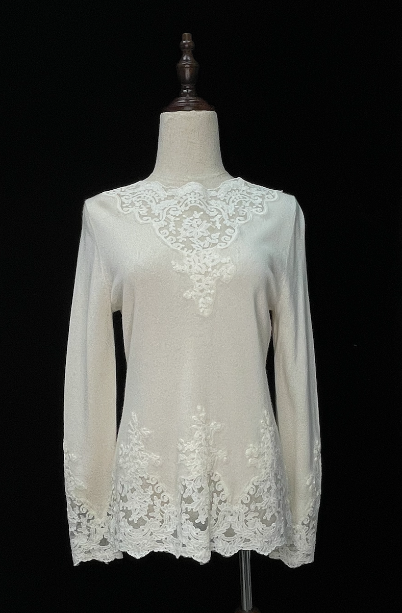 米白色羊絨蕾絲花邊上衣