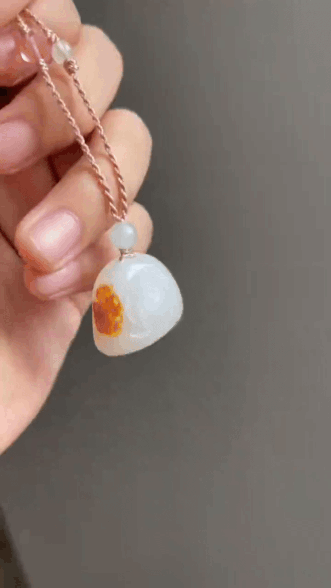 1015756 和田玉籽料金紅皮蝶戀花掛件