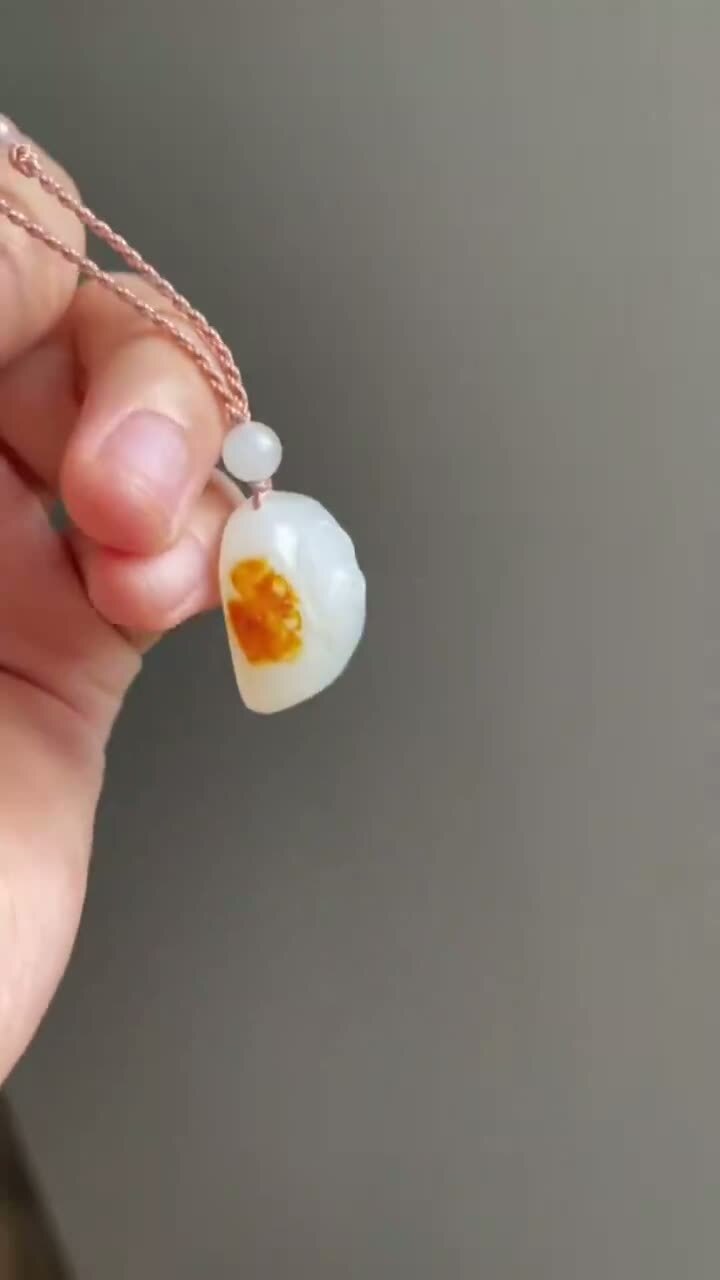 和田玉籽料金紅皮蝶戀花掛件,天然和田玉軟玉