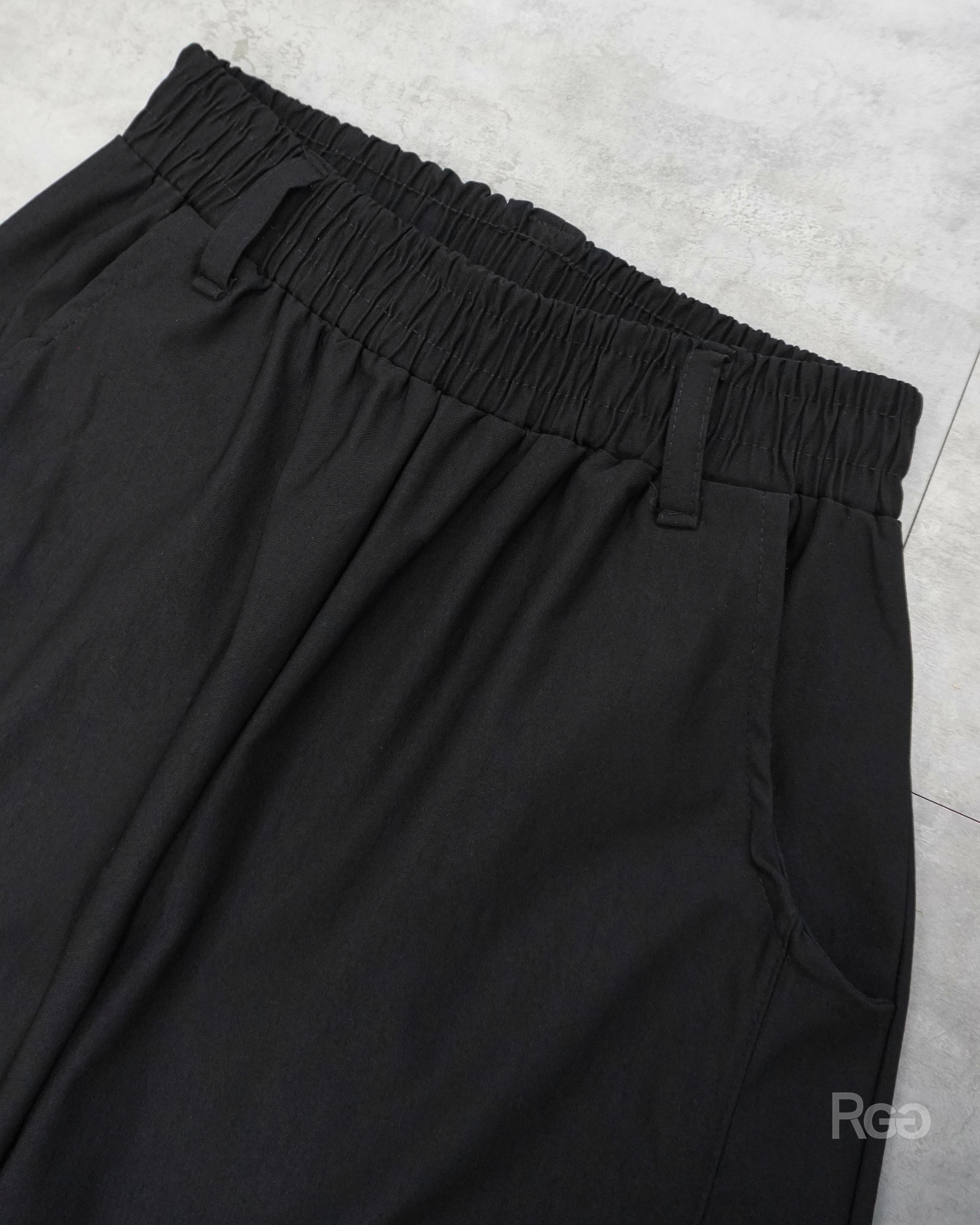 素面彈力彎刀長褲口袋照