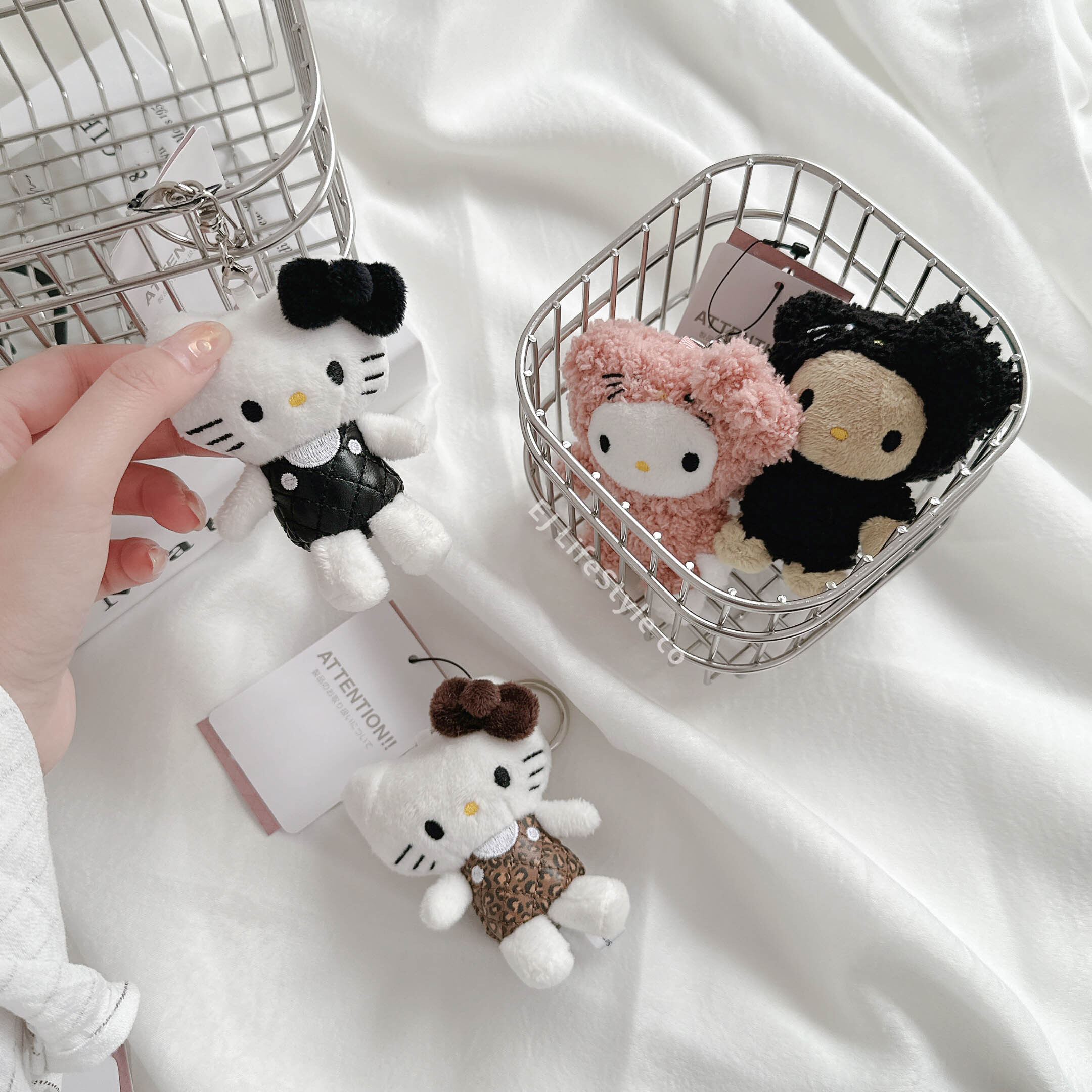 🇯🇵 SANRIO 三麗鷗家族 HELLO KITTY x Me% 聯名系列 豹紋 小香風 吊飾 鑰匙圈 / 現貨