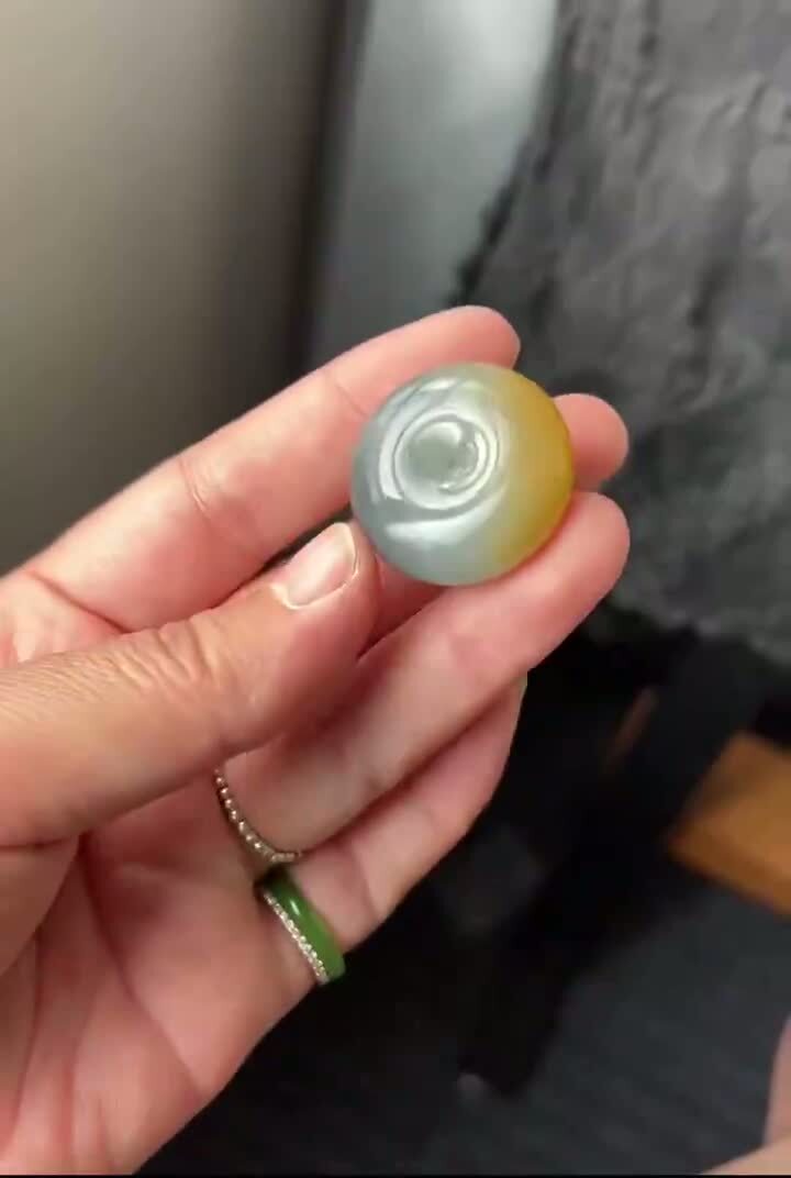 1015761 和田玉新疆糖三彩平安扣 (29.3mm直徑)