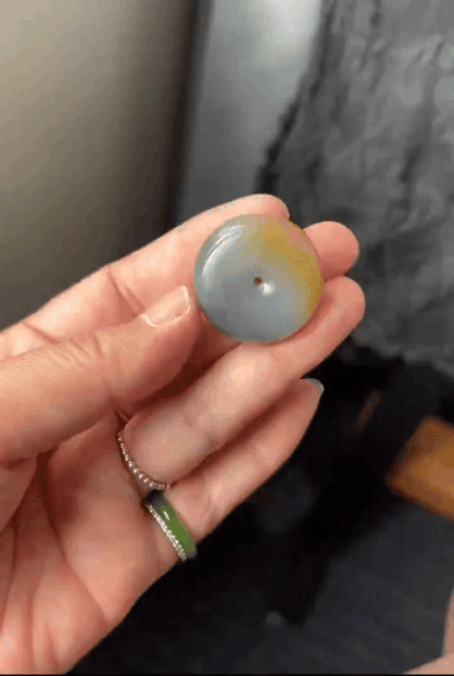 1015761 和田玉新疆糖三彩平安扣 (29.3mm直徑)