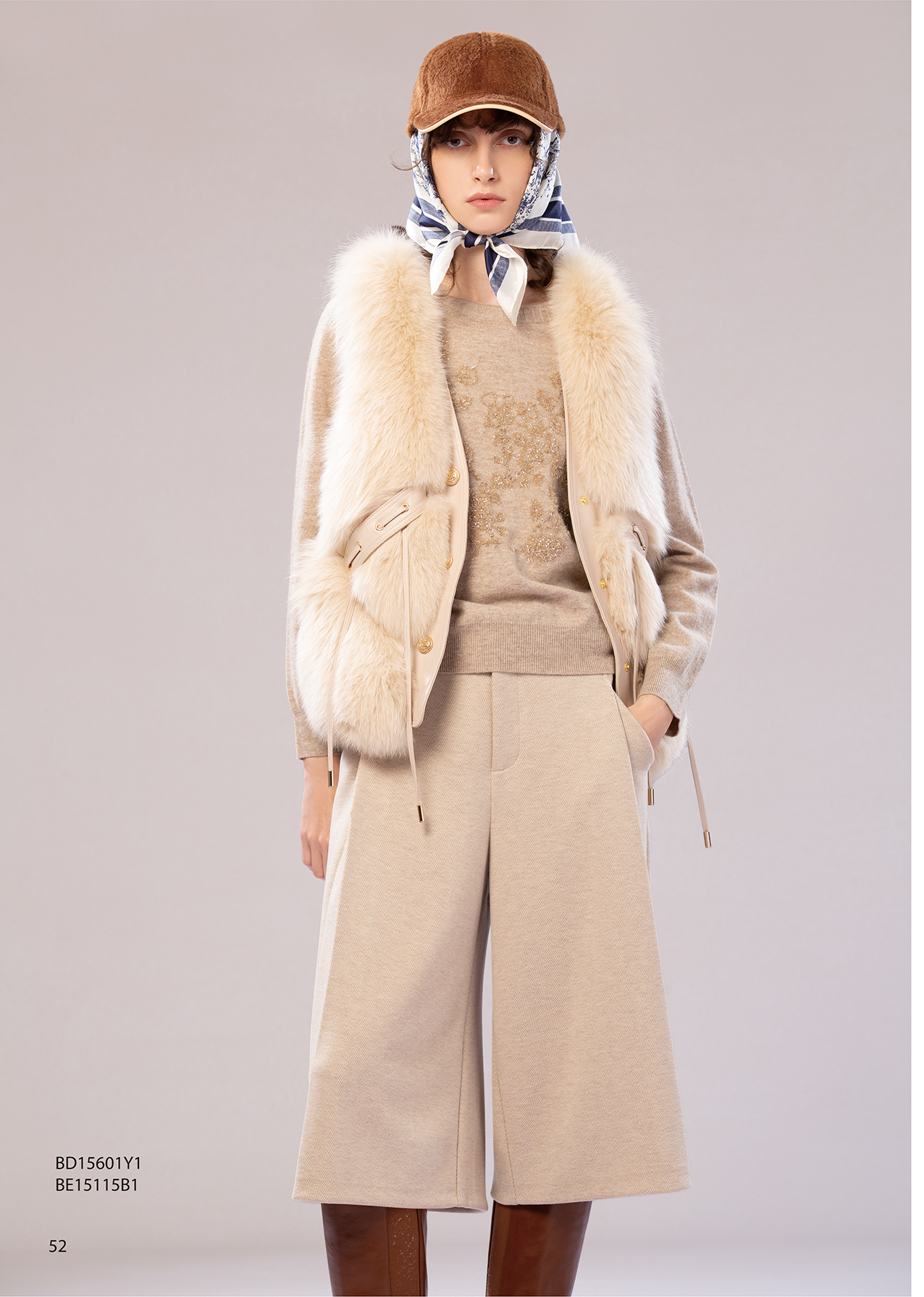 BE15115B1 咖柔靜調細緻斜紋織理中高腰寬鬆五分褲