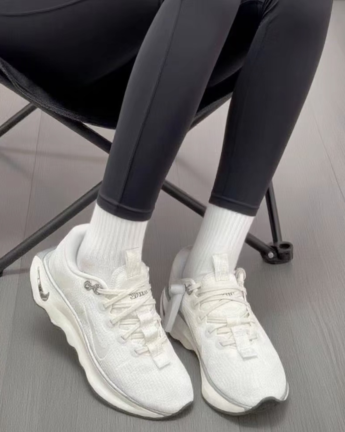 【現貨】Nike Motiva Summit White 緩震 弧形 慢跑鞋 白色