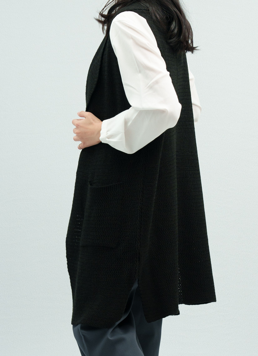 開襟背心傘狀版型設計完美修飾下半身