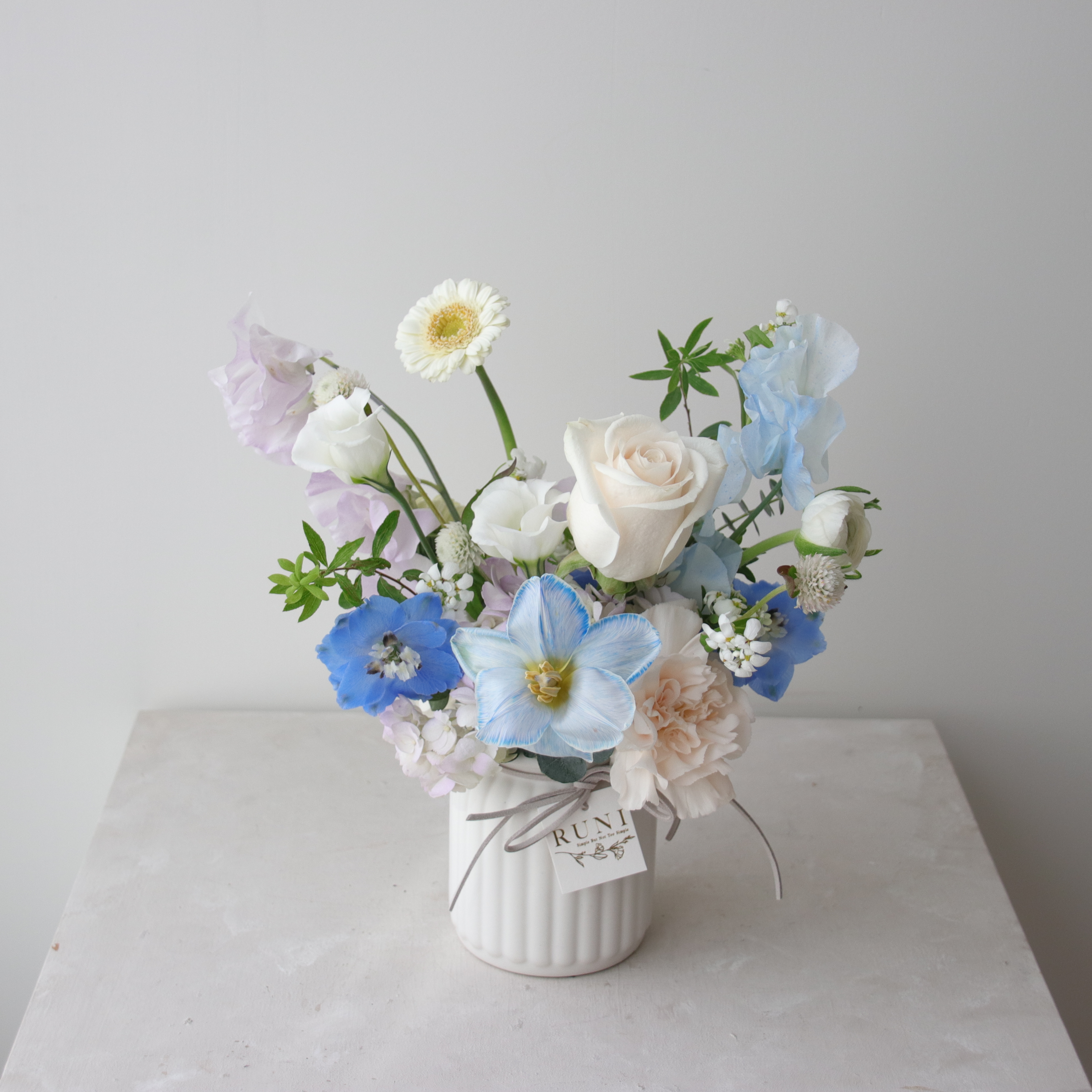 星澈淡藍色系牛奶瓶桌花