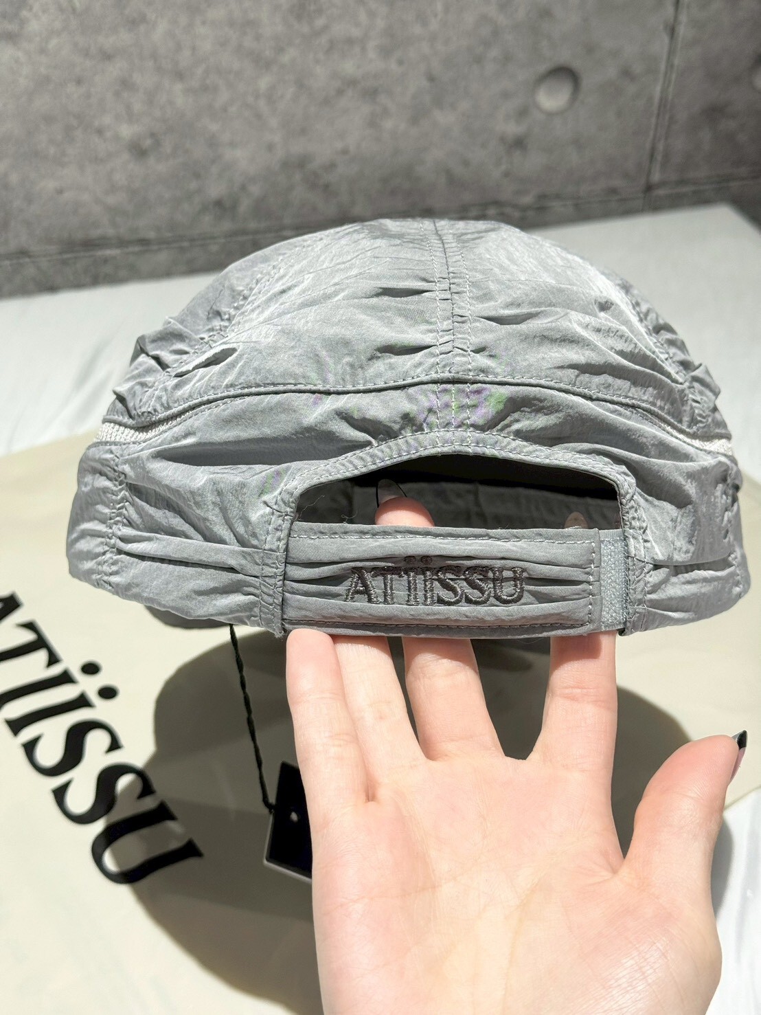 韓國品牌 ATIISSU 銀灰色 金屬皺褶老帽