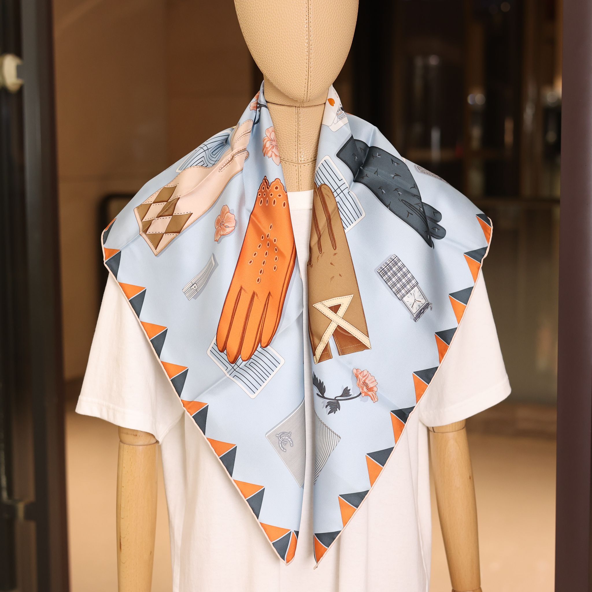 L'Heure des Gants scarf 90x90cm Bleu Ciel / Corail/Ardoise