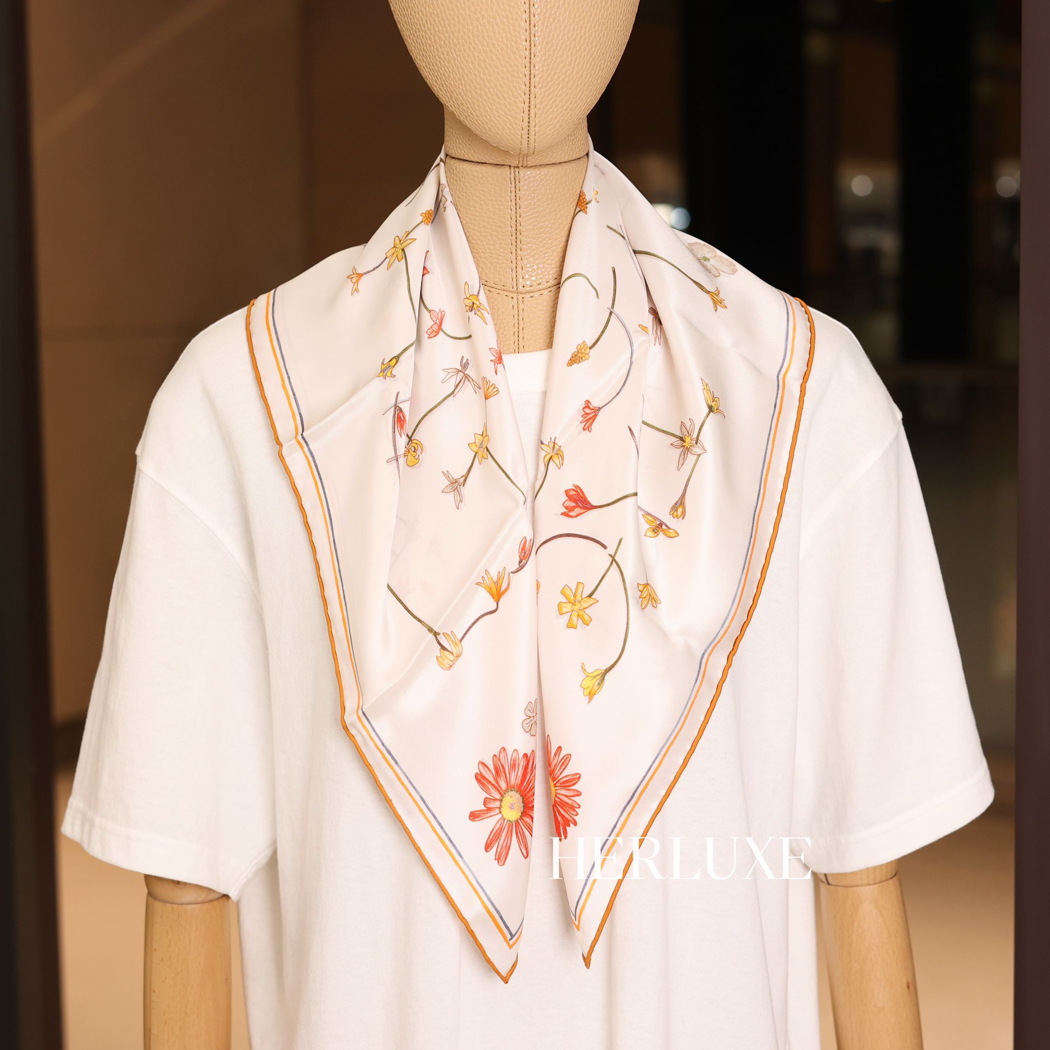 I Like Flowers scarf 100%soie 70x70cm Crème / Orange/Brun