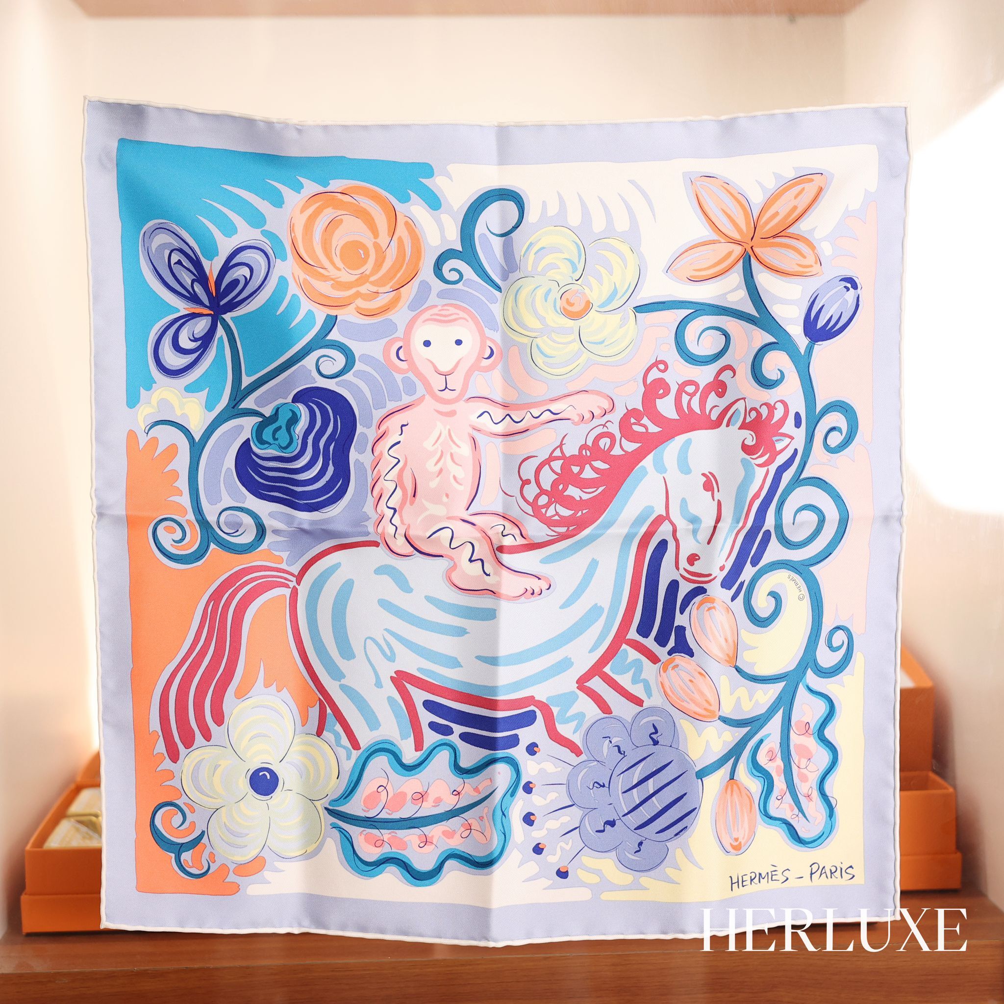 Le Cheval de Kazumi scarf 45x45cm  100% soie Bleu / Rose / Jaune Pâle