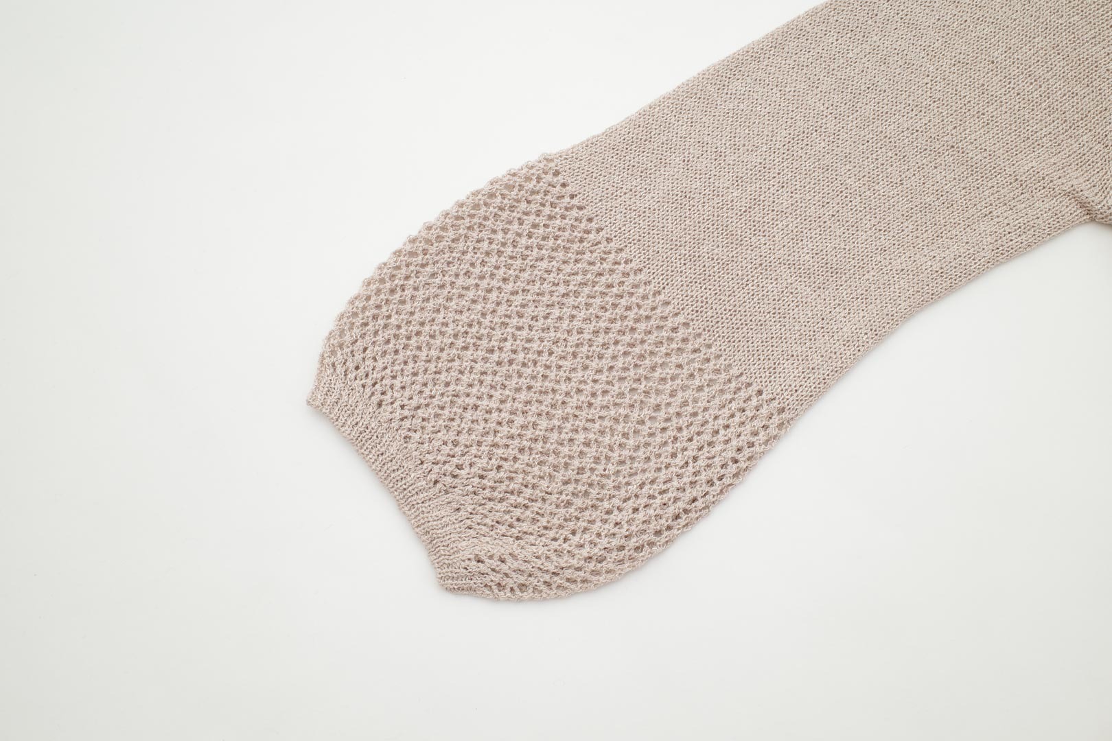 特寫：針織外套公主袖設計