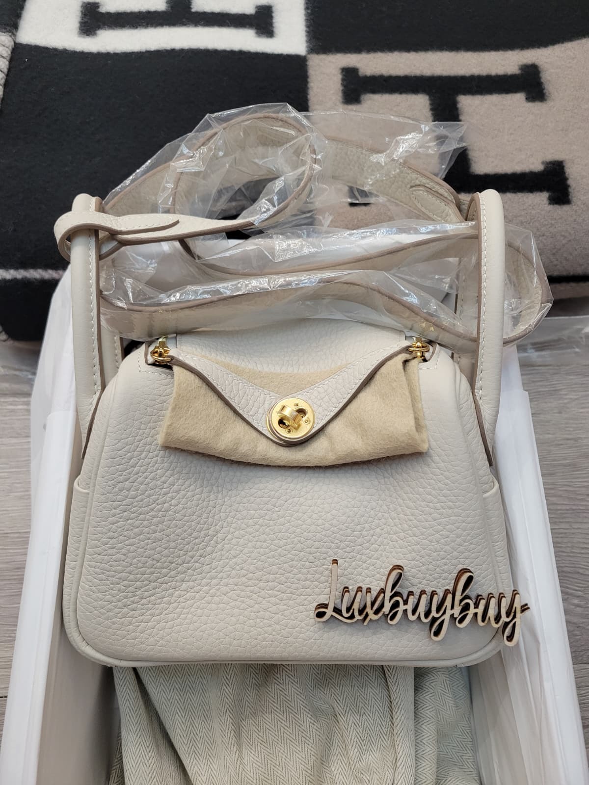 HERMES MINI LINDY 2 10 CRAIE CC 2代奶昔白金扣