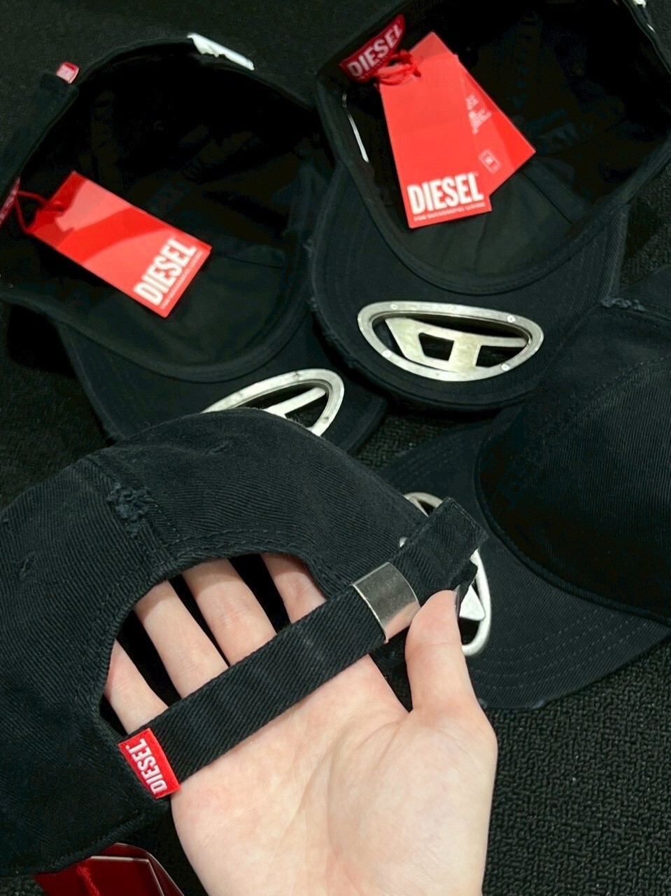 現貨6折 DIESEL 份量款金屬D Logo 黑色破壞老帽