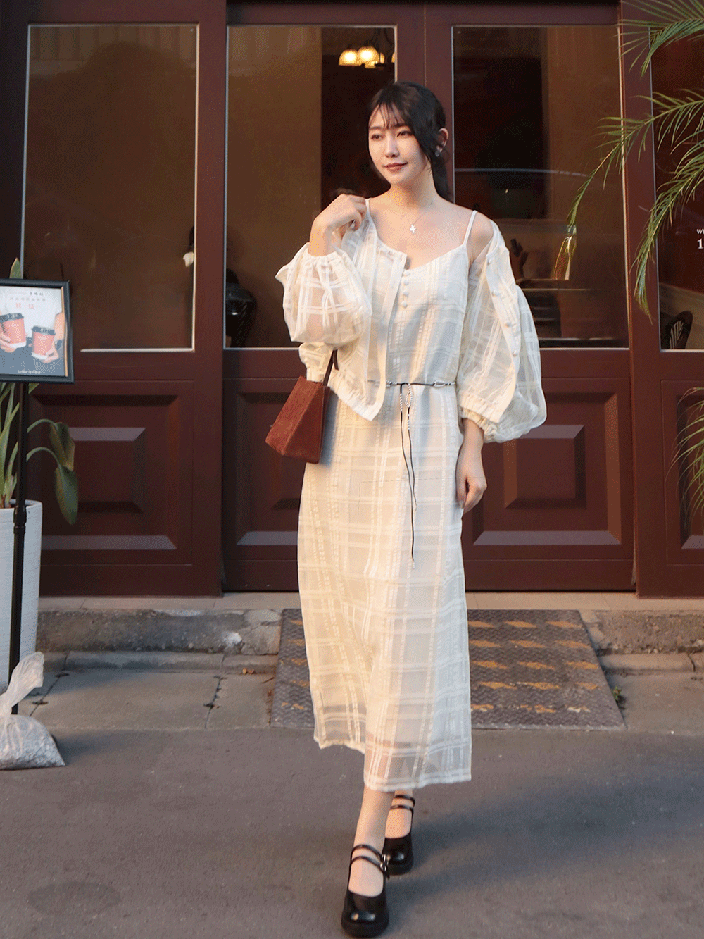 25H204 CP質超高 設計師款格紋歐根紗廓行外罩+細肩帶長洋Set